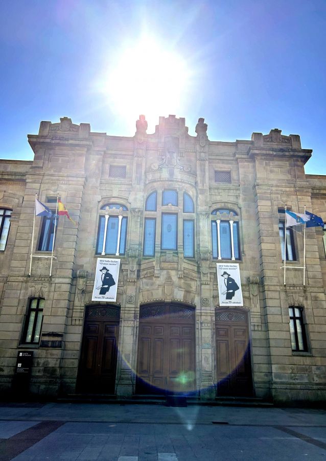 Fachada do IES Valle Inclán de Pontevedra