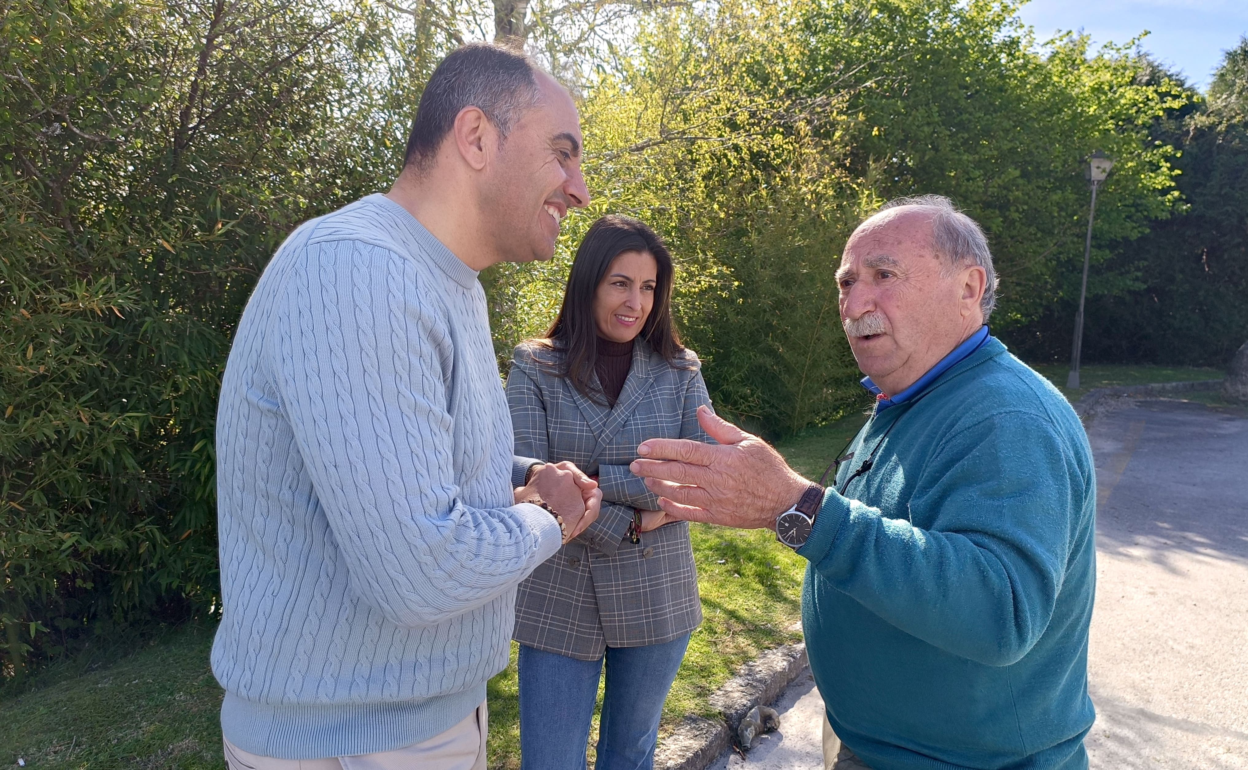 Cándido Vicente Buceta 'Canducho' con el alcalde de Poio, Ángel Moldes