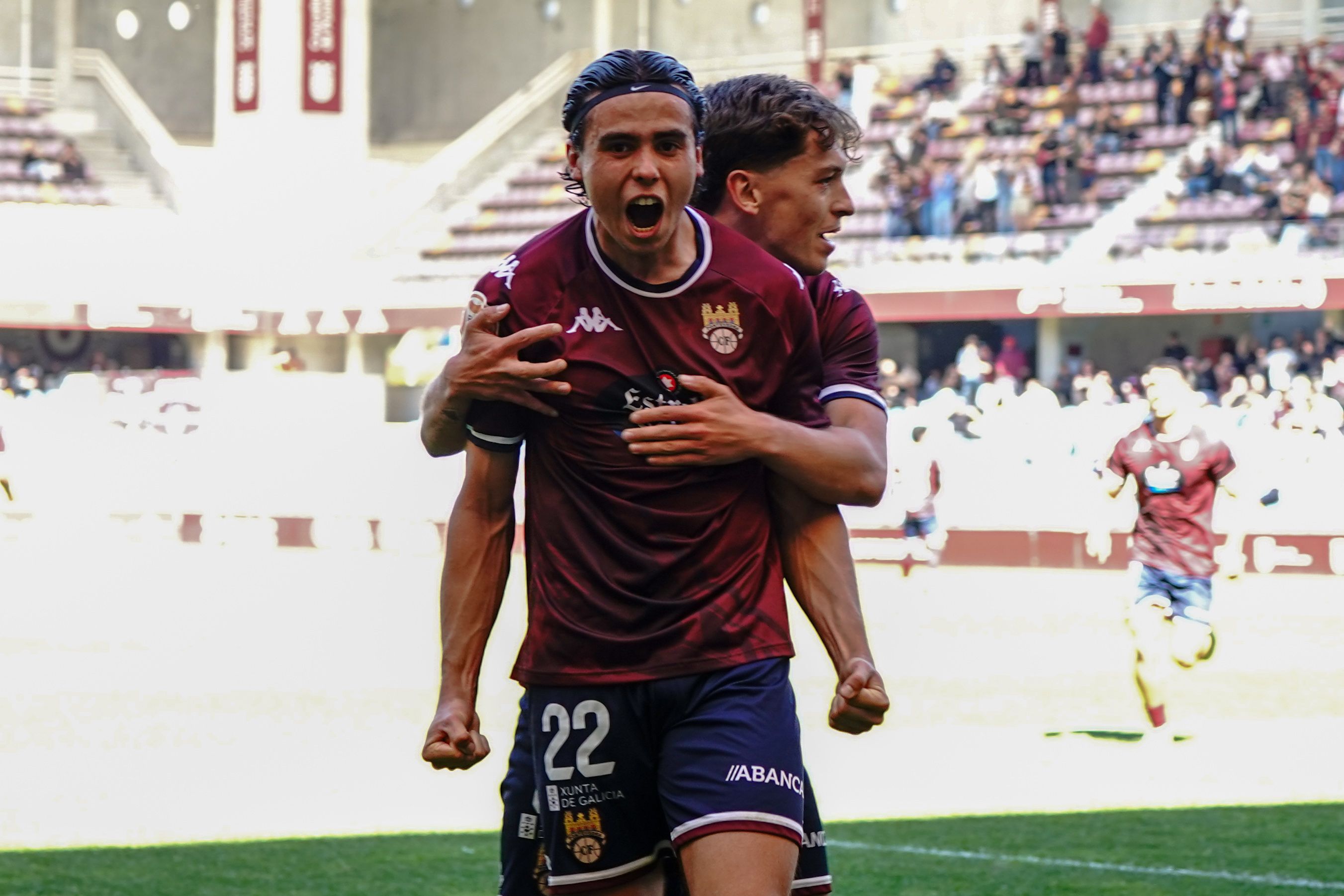 Compa celebrando su gol en el partido con el Barakaldo