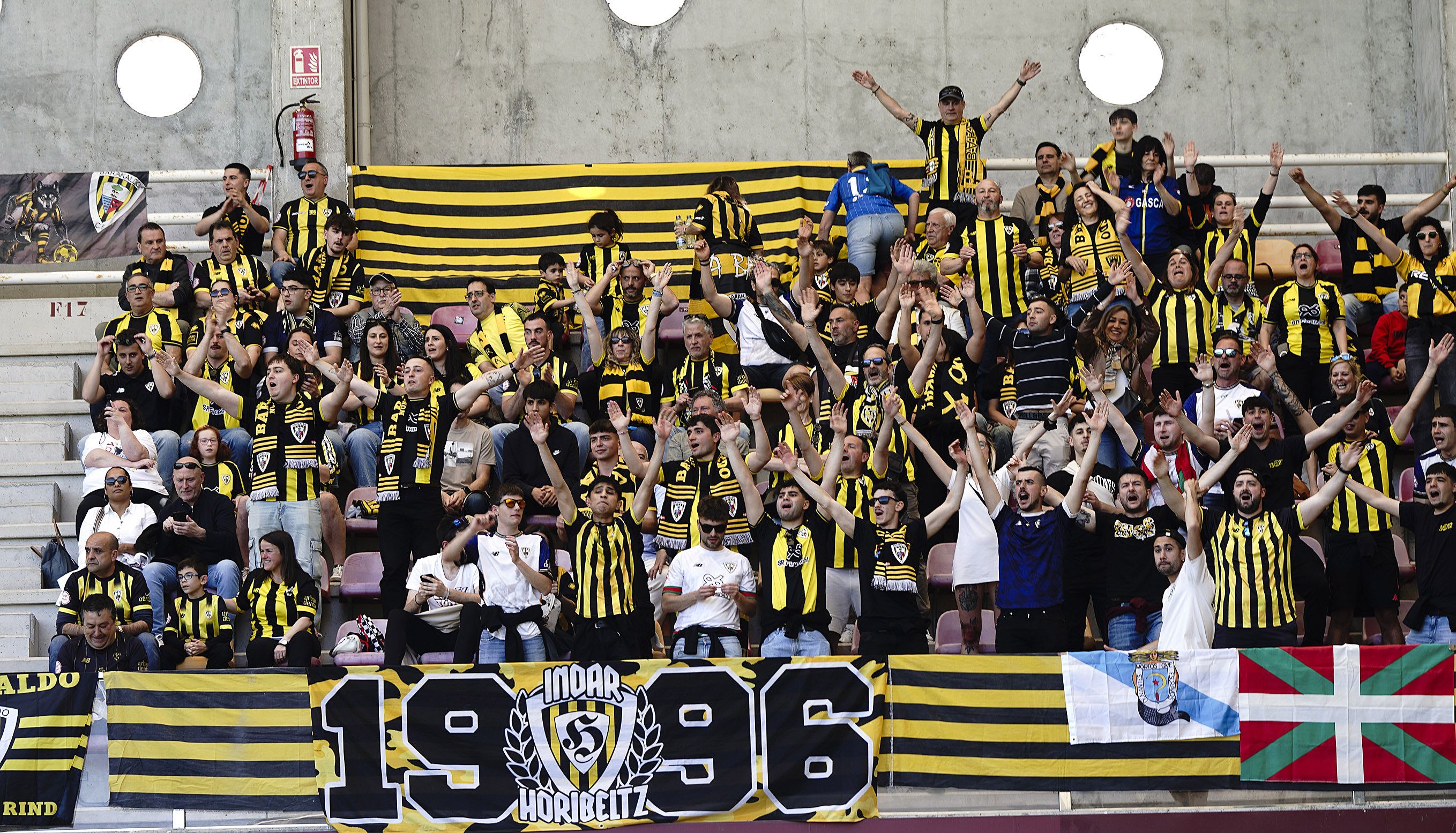 Partido entre Pontevedra CF y Barakaldo CF en Pasarón