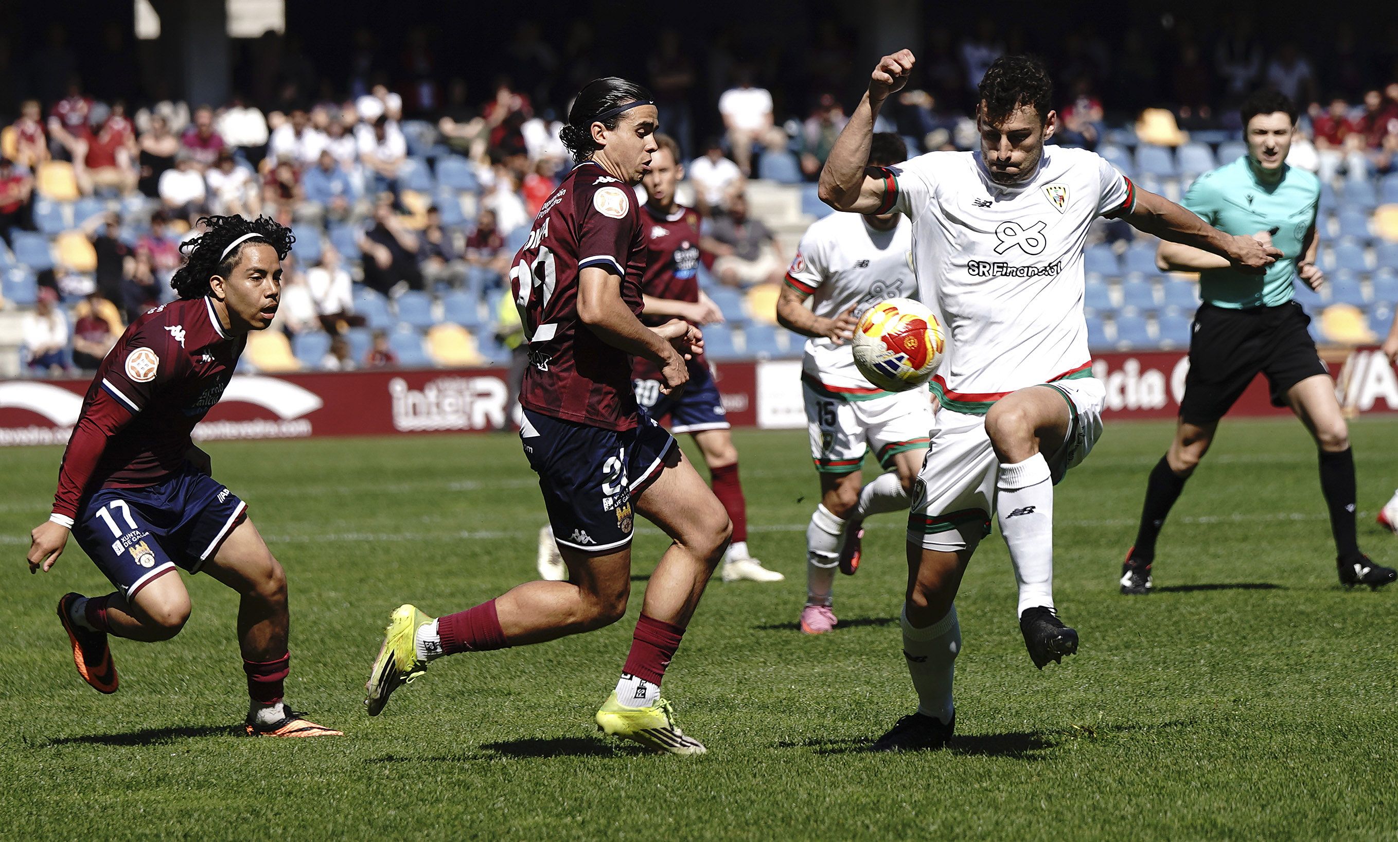 Partido entre Pontevedra CF y Barakaldo CF en Pasarón