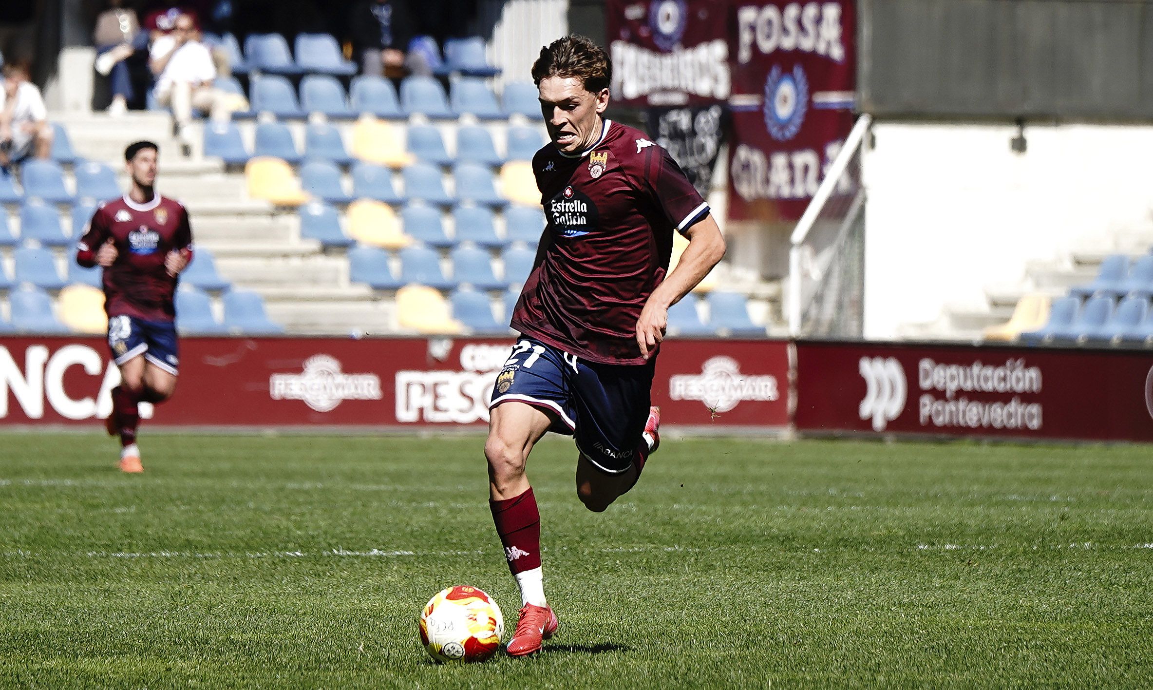 Partido entre Pontevedra CF y Barakaldo CF en Pasarón