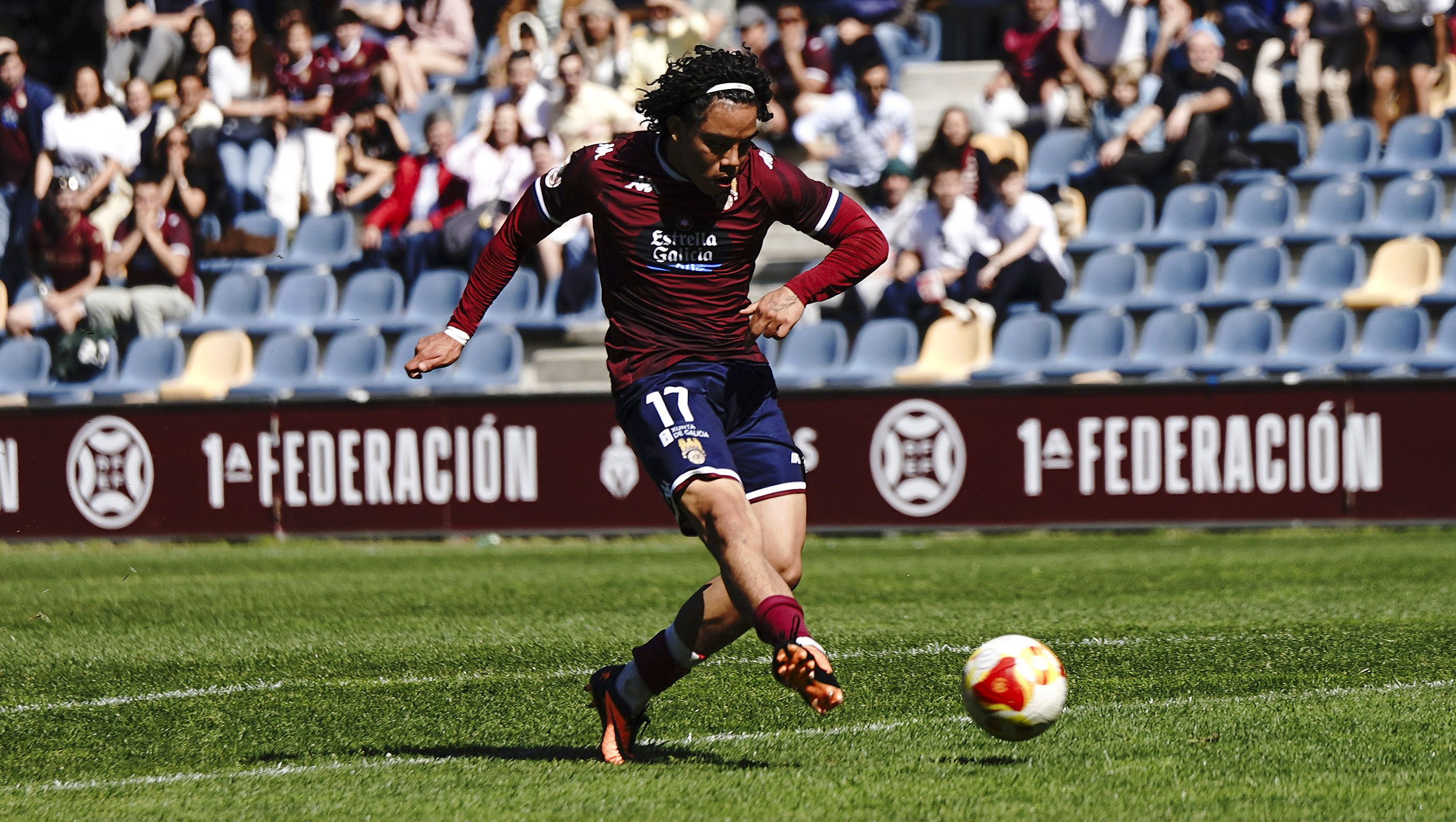 Partido entre Pontevedra CF y Barakaldo CF en Pasarón