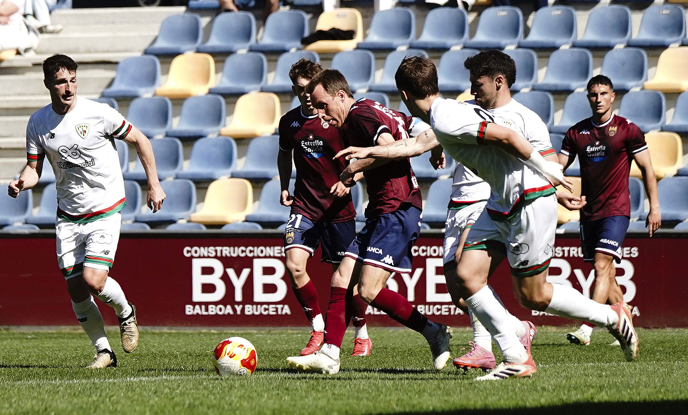 Partido entre Pontevedra CF y Barakaldo CF en Pasarón