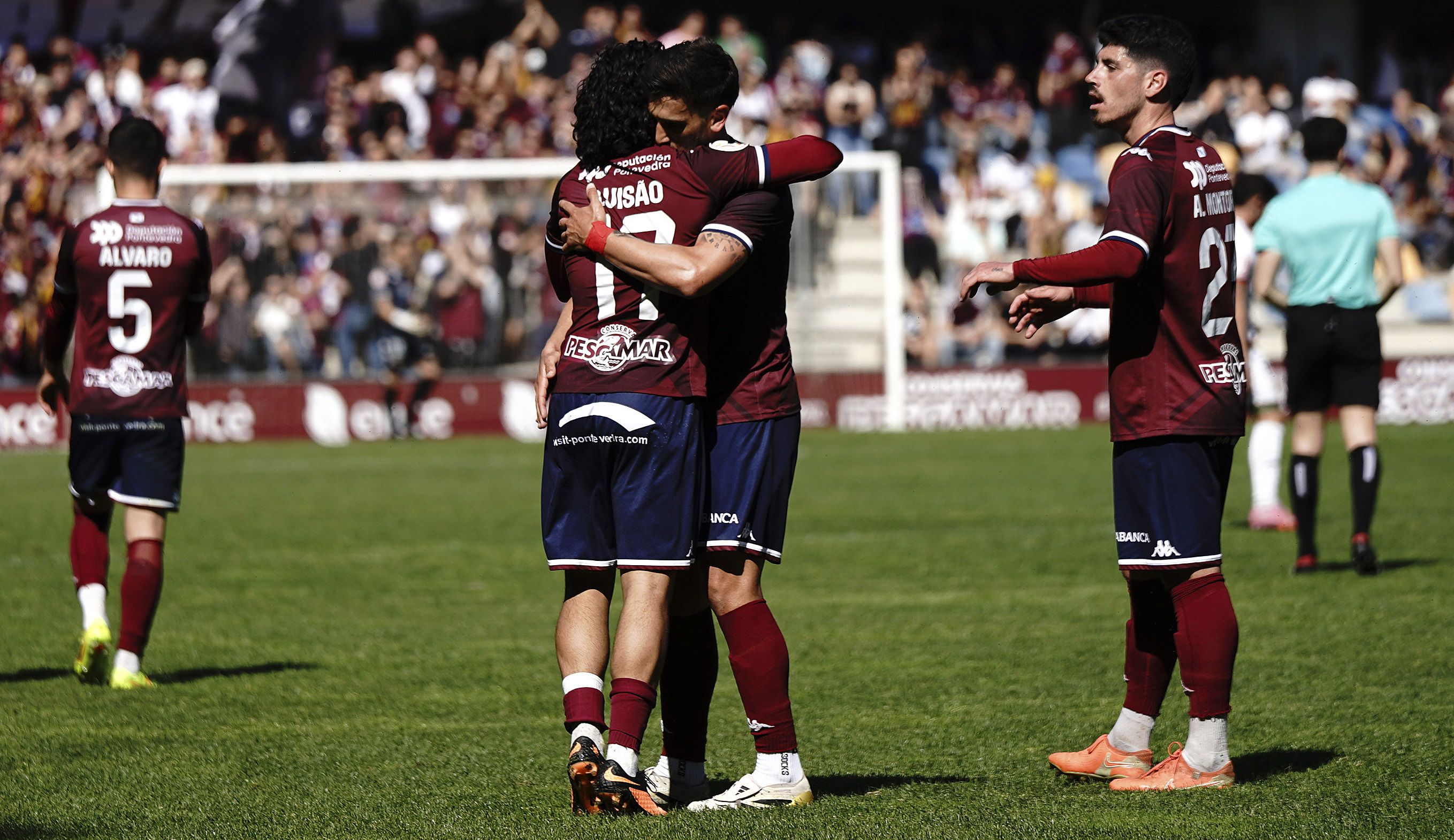 Partido entre Pontevedra CF y Barakaldo CF en Pasarón