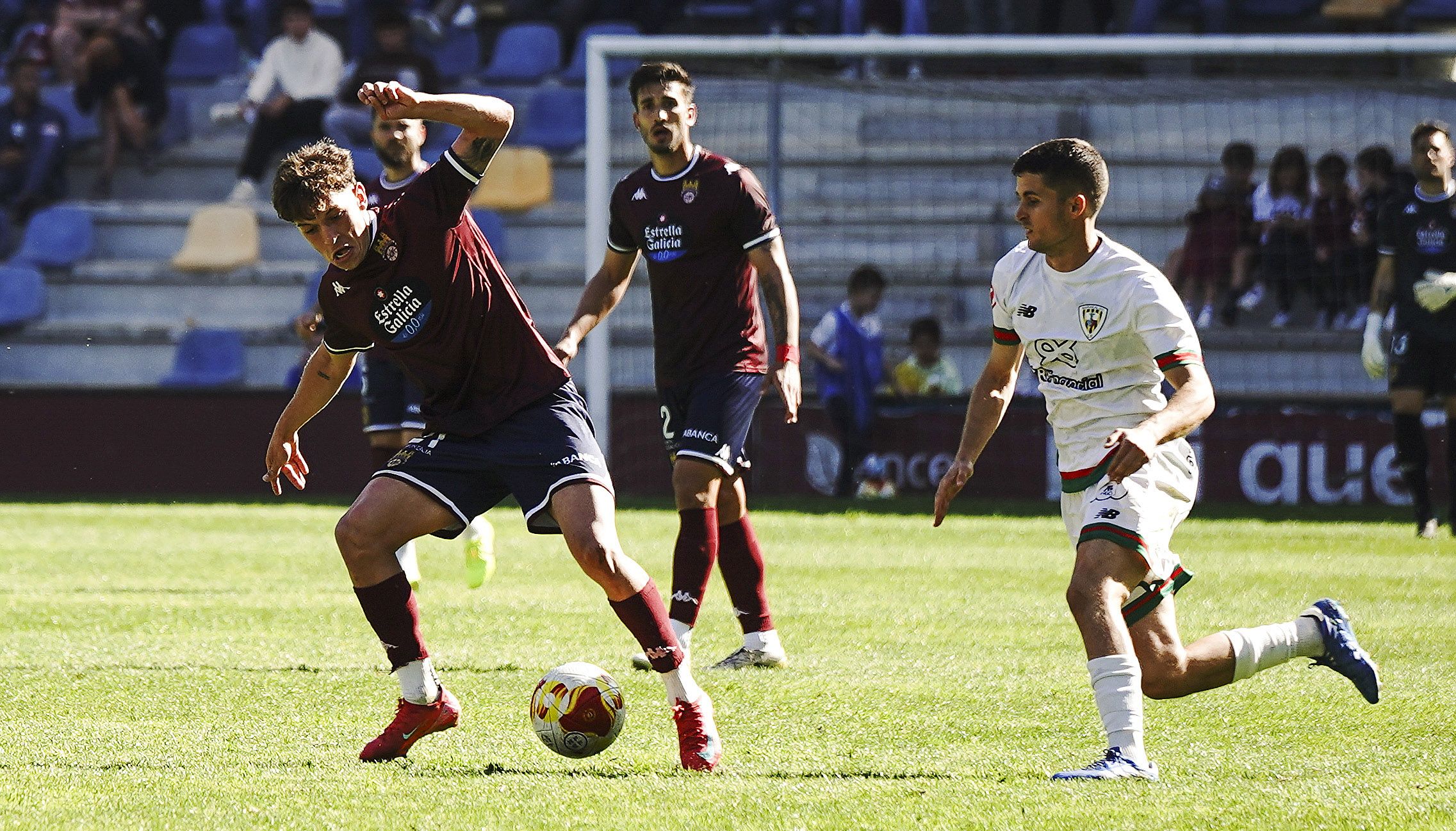 Partido entre Pontevedra CF y Barakaldo CF en Pasarón