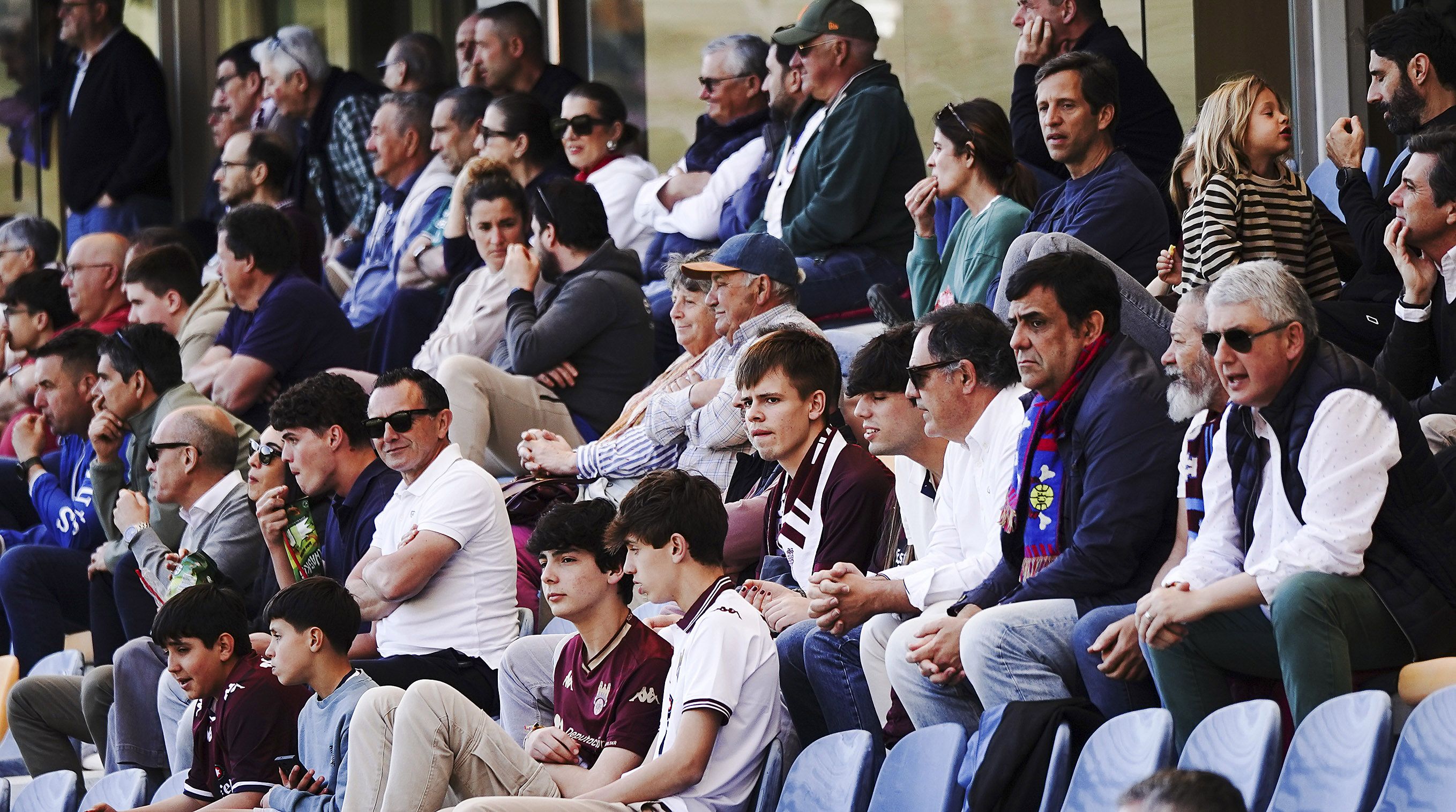 Partido entre Pontevedra CF y Barakaldo CF en Pasarón