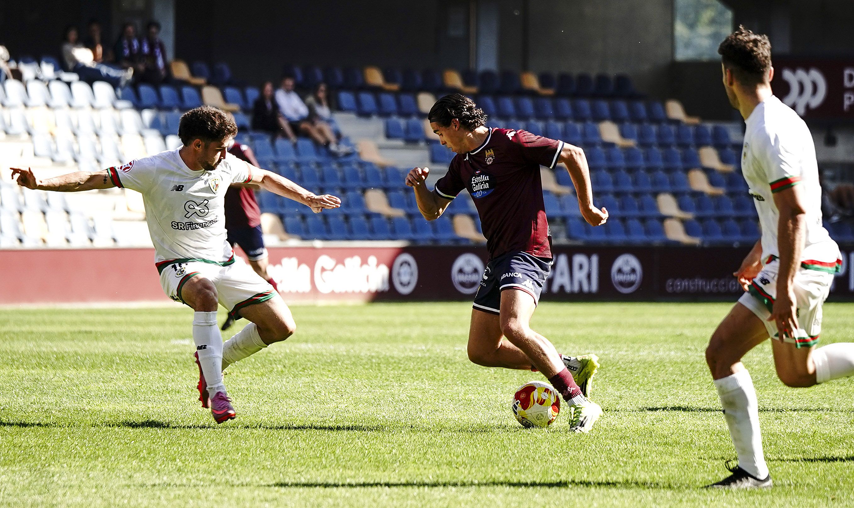 Partido entre Pontevedra CF e Barakaldo CF en Pasarón