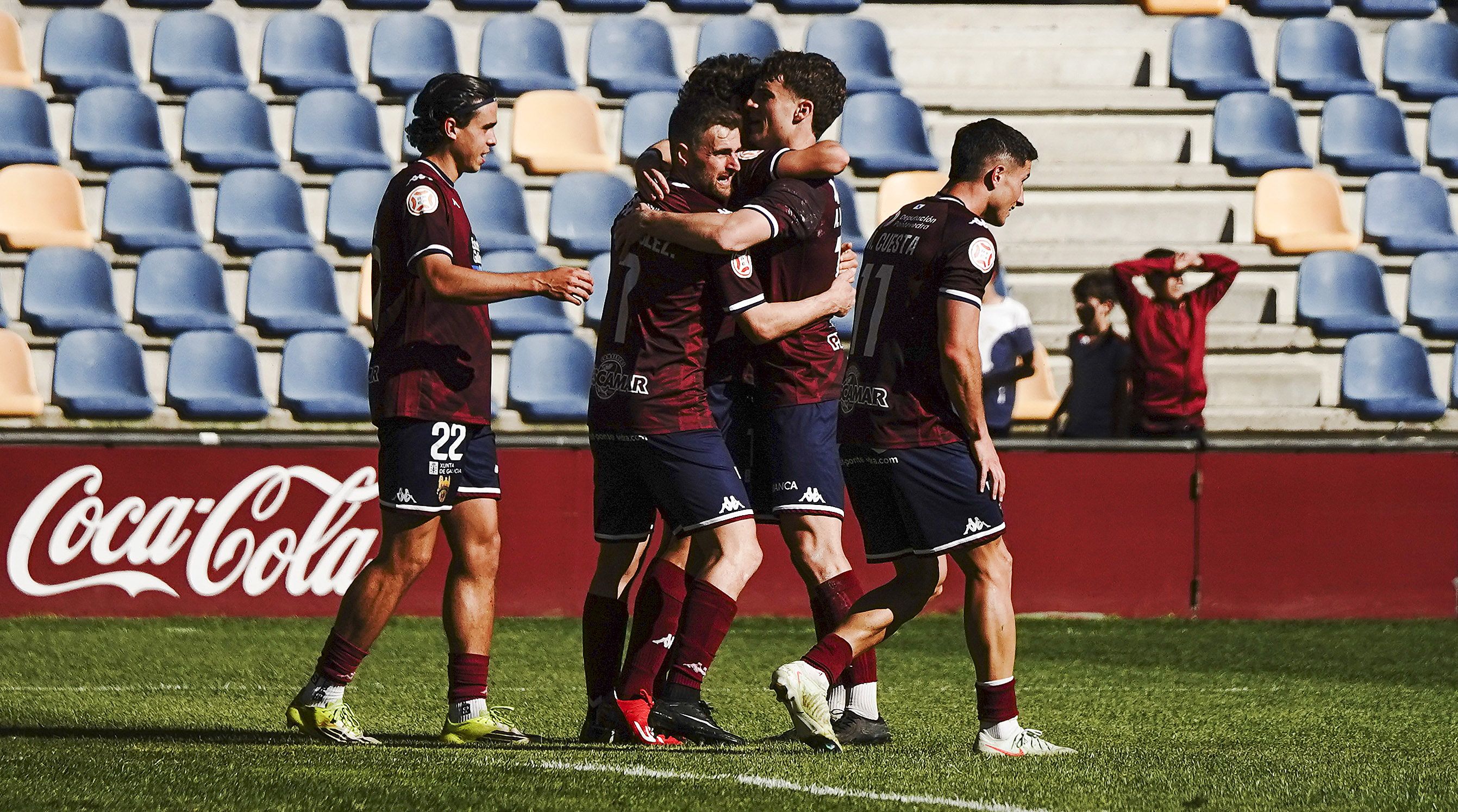 Partido entre Pontevedra CF y Barakaldo CF en Pasarón