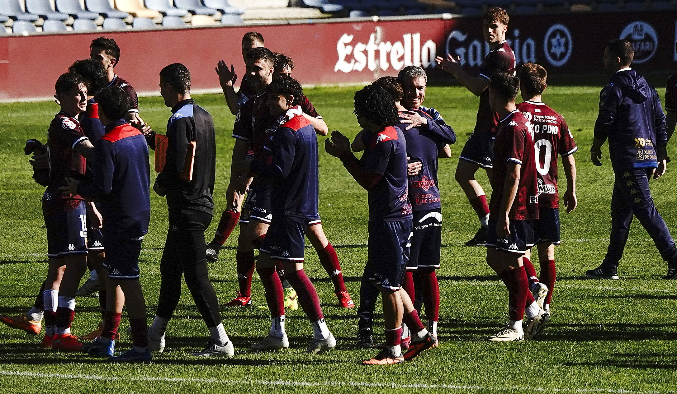 Partido entre Pontevedra CF y Barakaldo CF en Pasarón