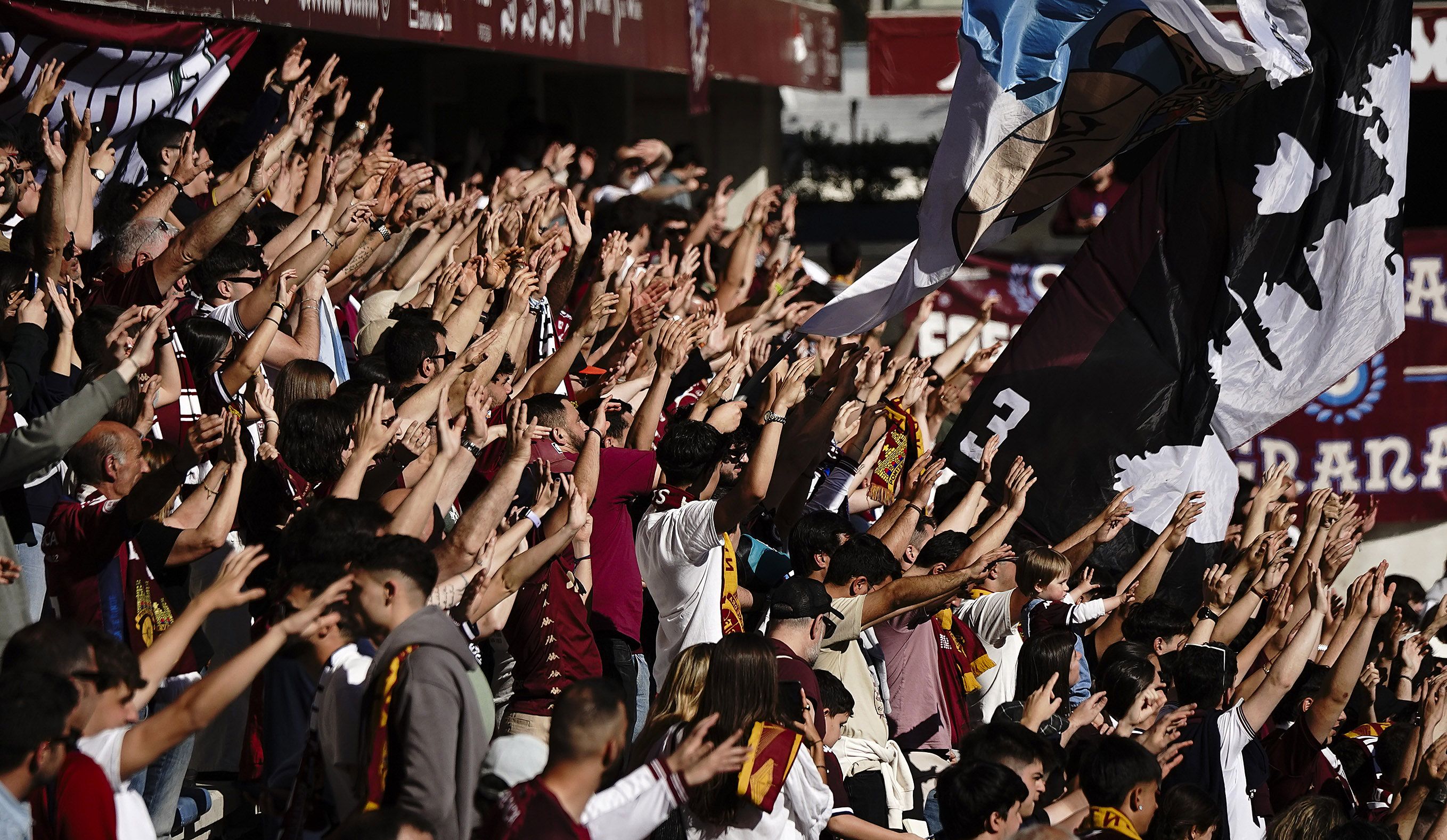 Fondo Norte de Pasarón durante el partido entre Pontevedra CF y Barakaldo CF 