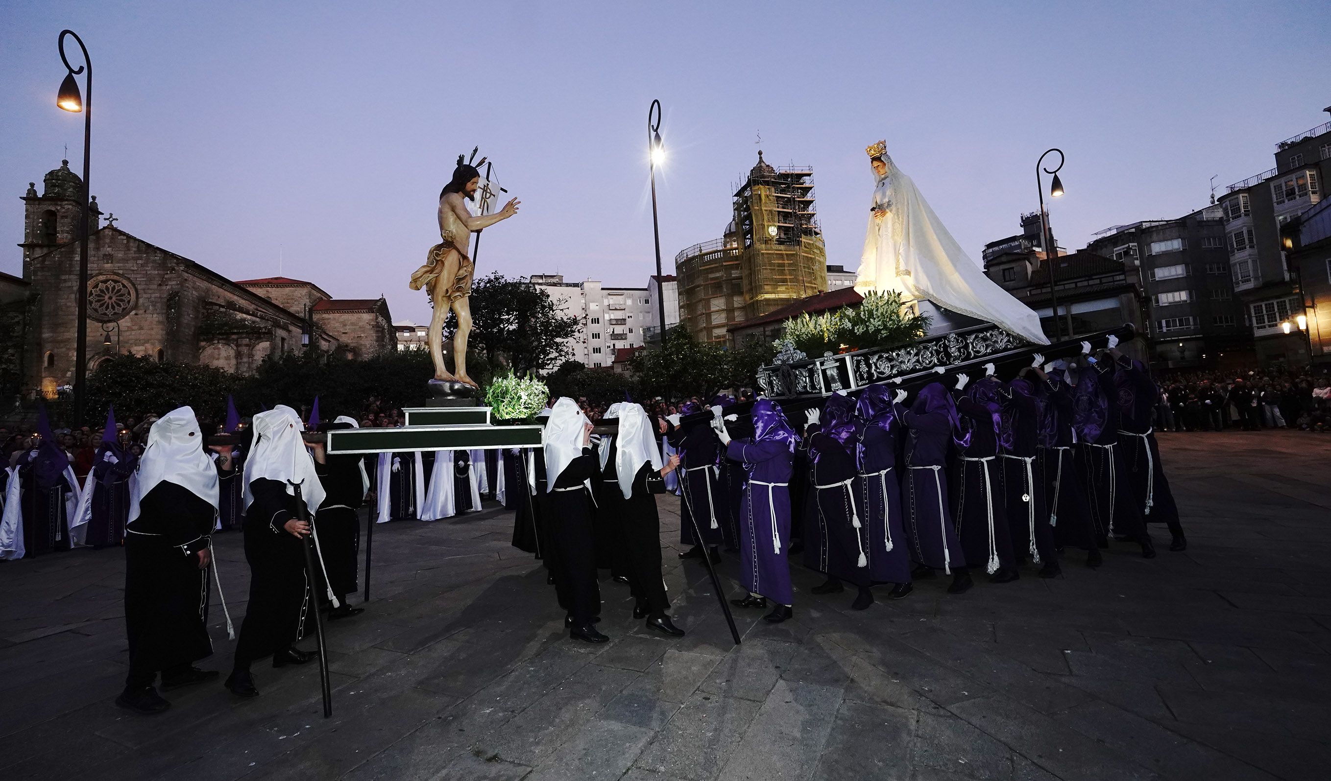 Procesión do Encontro de Xesús Resucitado que pecha a Semana Santa de Pontevedra Procesión do Encontro de Xesús Resucitado que pecha a Semana Santa de Pontevedra