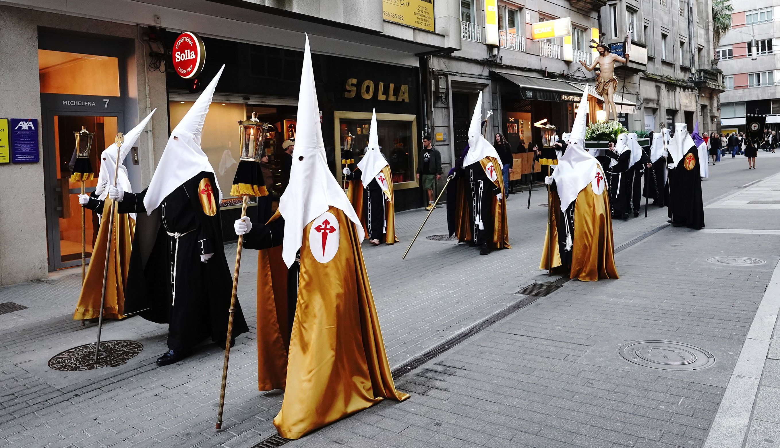 Procesión do Encontro de Xesús Resucitado que pecha a Semana Santa de Pontevedra Procesión do Encontro de Xesús Resucitado que pecha a Semana Santa de Pontevedra