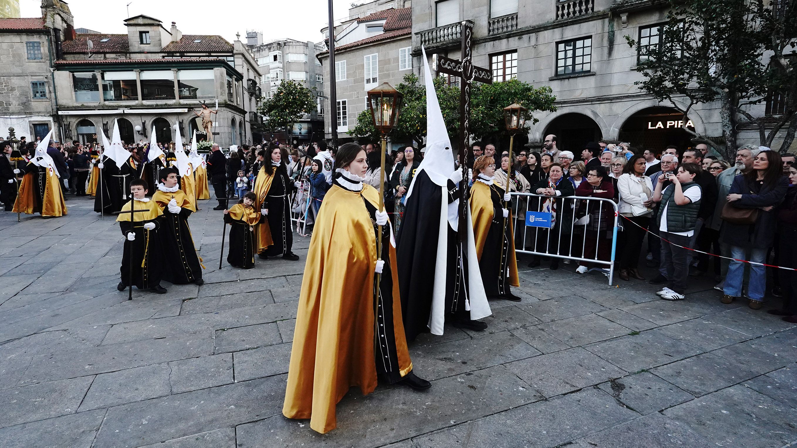 Procesión do Encontro de Xesús Resucitado que pecha a Semana Santa de Pontevedra Procesión do Encontro de Xesús Resucitado que pecha a Semana Santa de Pontevedra