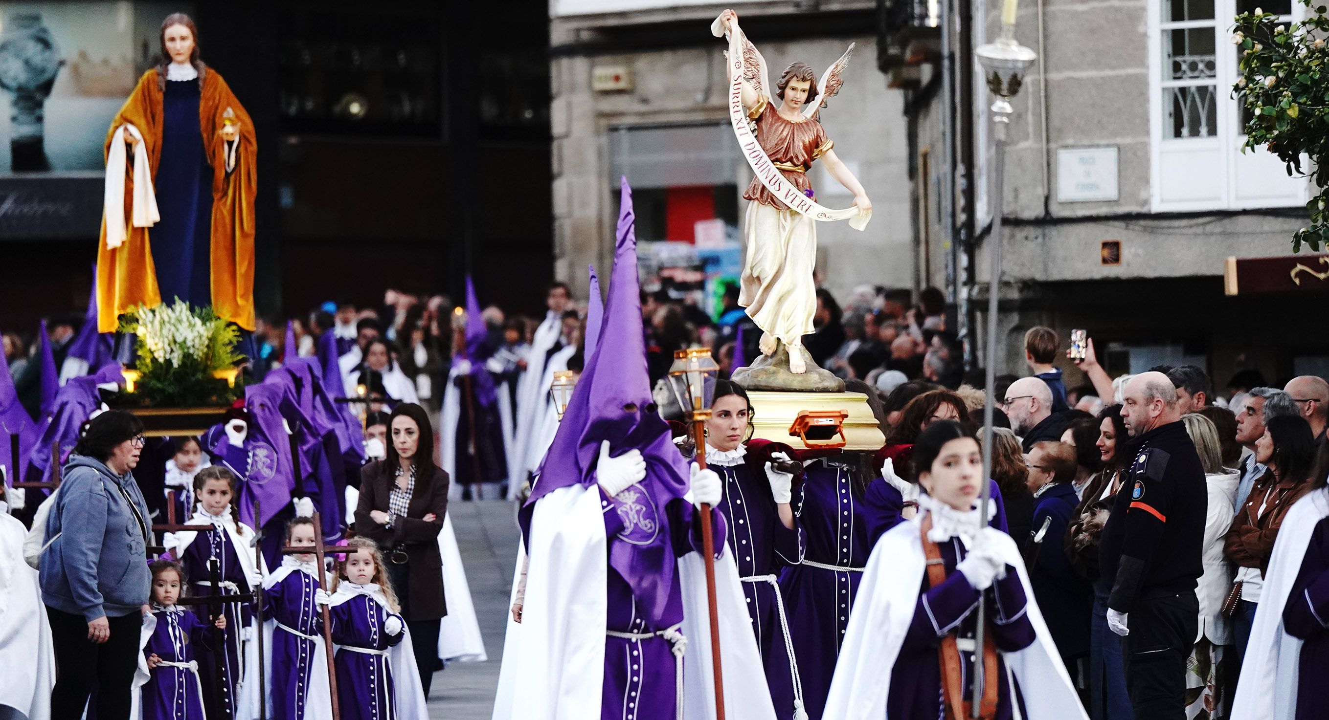 Procesión do Encontro de Xesús Resucitado que pecha a Semana Santa de Pontevedra Procesión do Encontro de Xesús Resucitado que pecha a Semana Santa de Pontevedra