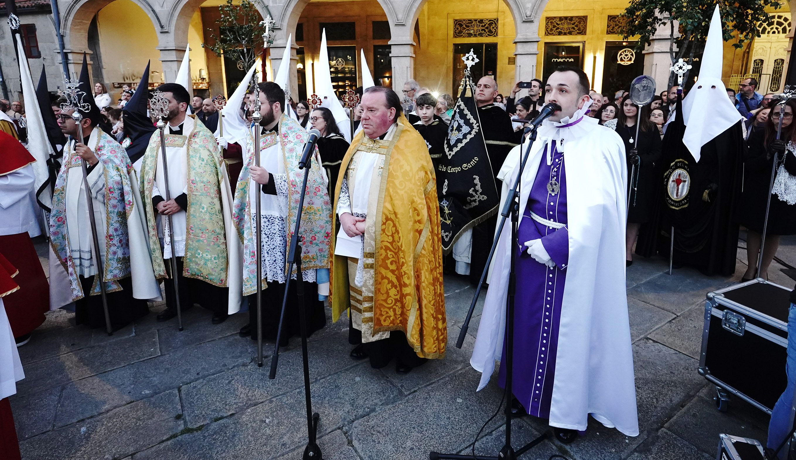 Procesión do Encontro de Xesús Resucitado que pecha a Semana Santa de Pontevedra Procesión do Encontro de Xesús Resucitado que pecha a Semana Santa de Pontevedra