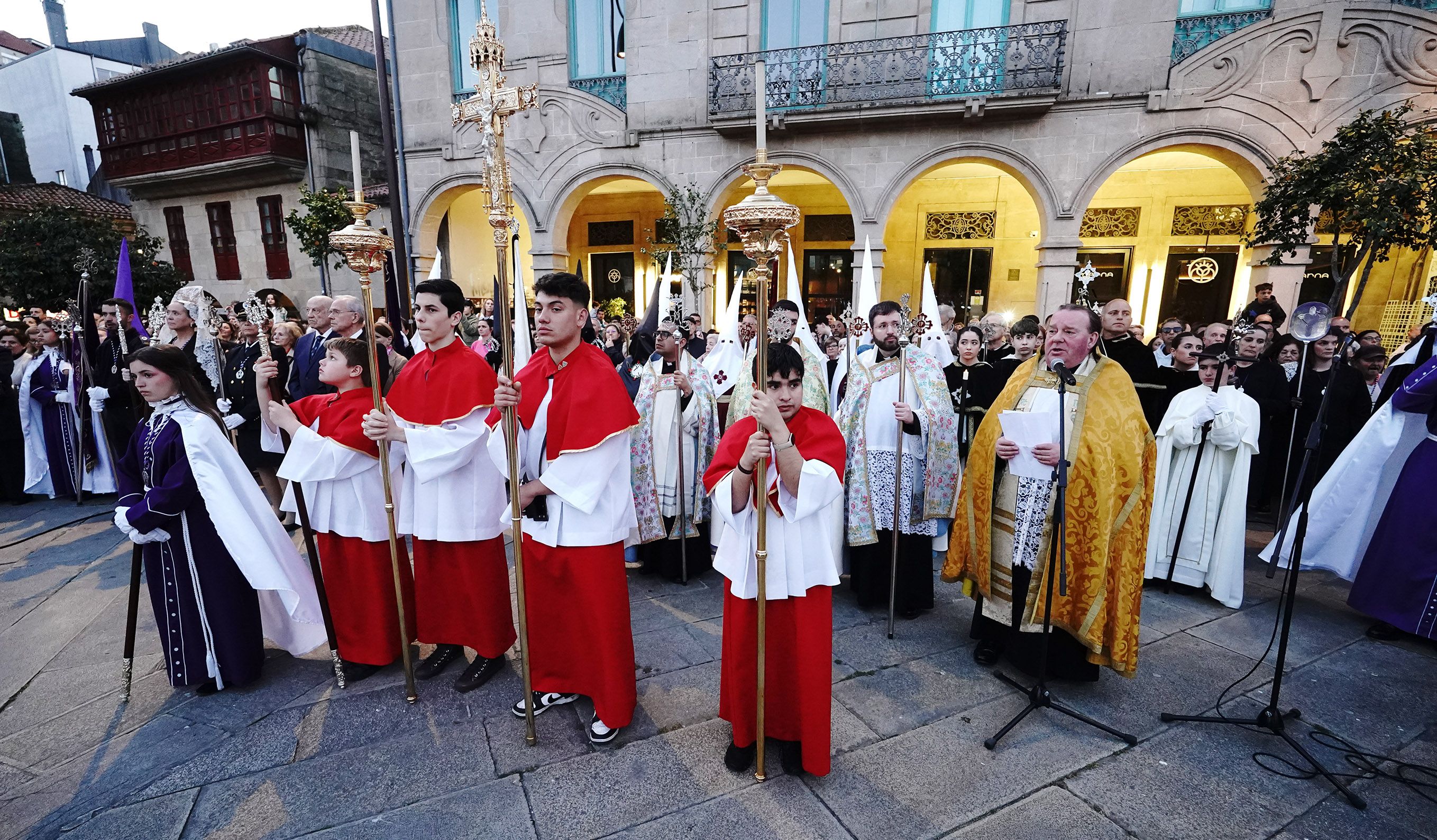 Procesión do Encontro de Xesús Resucitado que pecha a Semana Santa de Pontevedra Procesión do Encontro de Xesús Resucitado que pecha a Semana Santa de Pontevedra