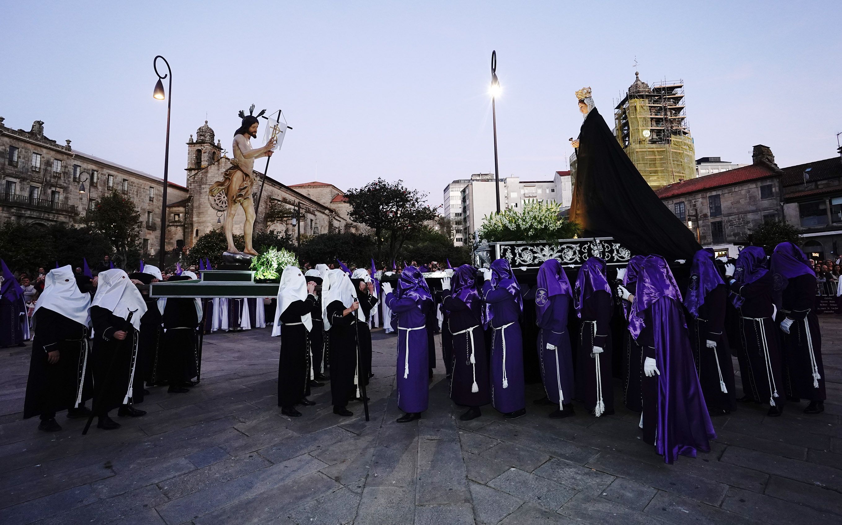 Procesión do Encontro de Xesús Resucitado que pecha a Semana Santa de Pontevedra Procesión do Encontro de Xesús Resucitado que pecha a Semana Santa de Pontevedra