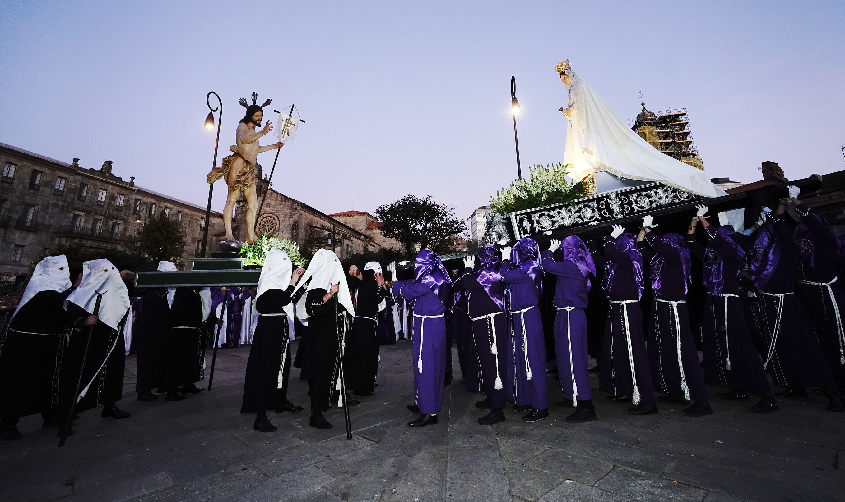 Procesión do Encontro de Xesús Resucitado que pecha a Semana Santa de Pontevedra Procesión do Encontro de Xesús Resucitado que pecha a Semana Santa de Pontevedra