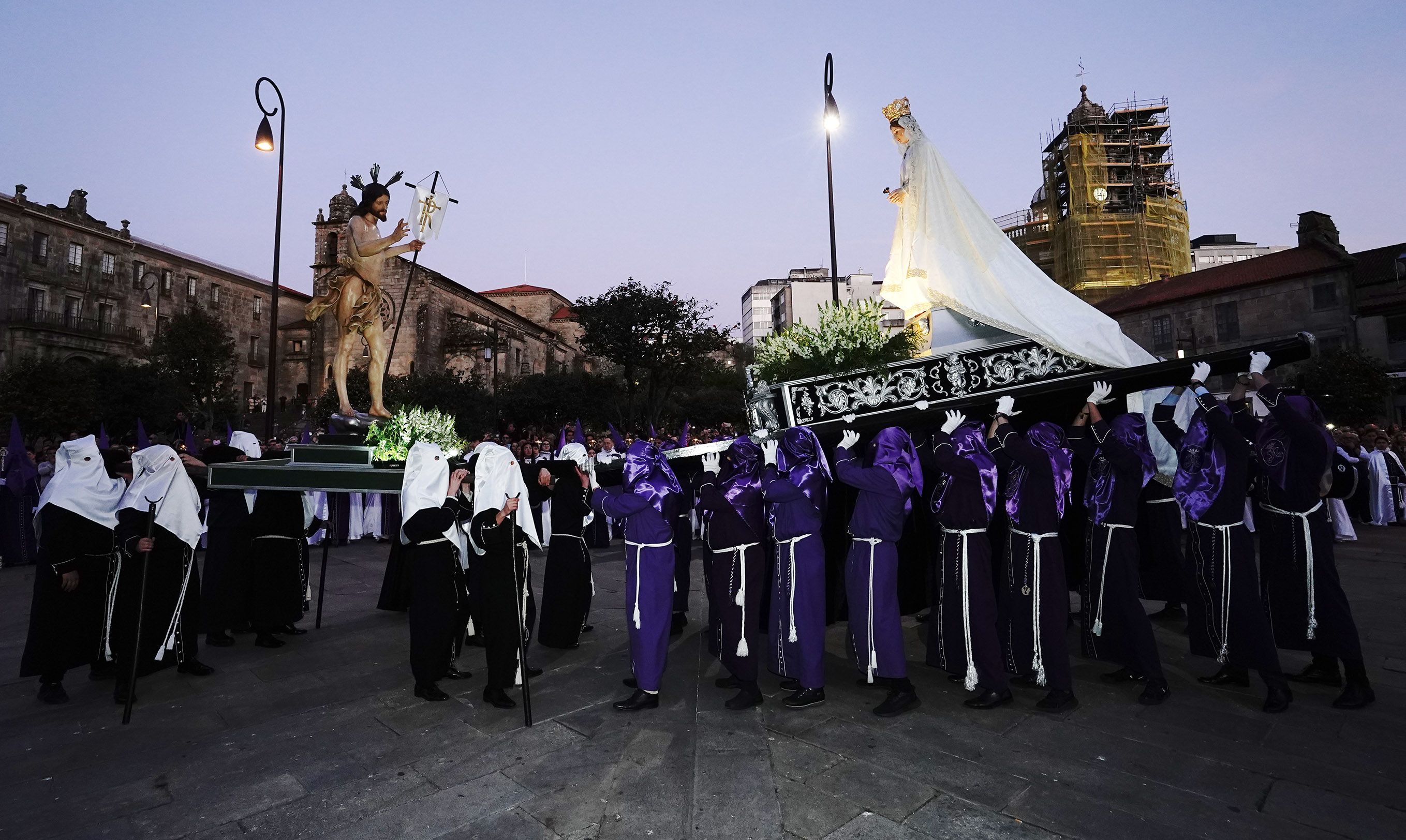 Procesión do Encontro de Xesús Resucitado que pecha a Semana Santa de Pontevedra