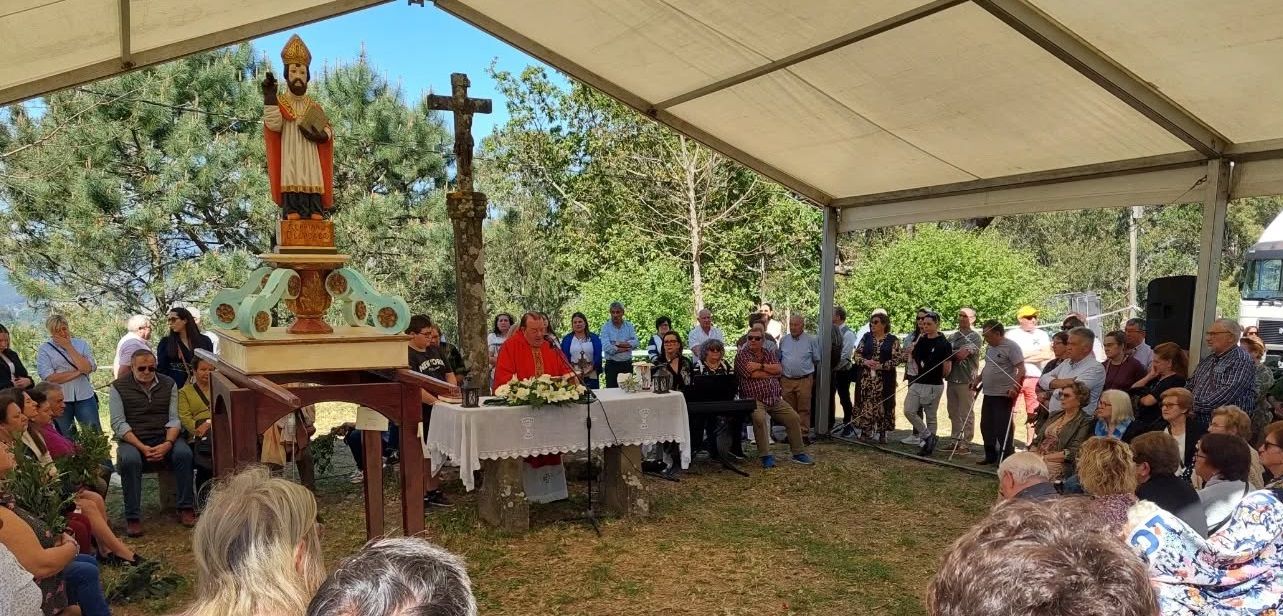 Celebración de la misa en San Cibrán de Tomeza