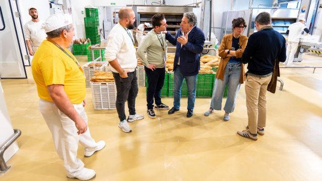Visita do alcalde de Pontevedra ao novo obradoiro de Acuña en Barro
