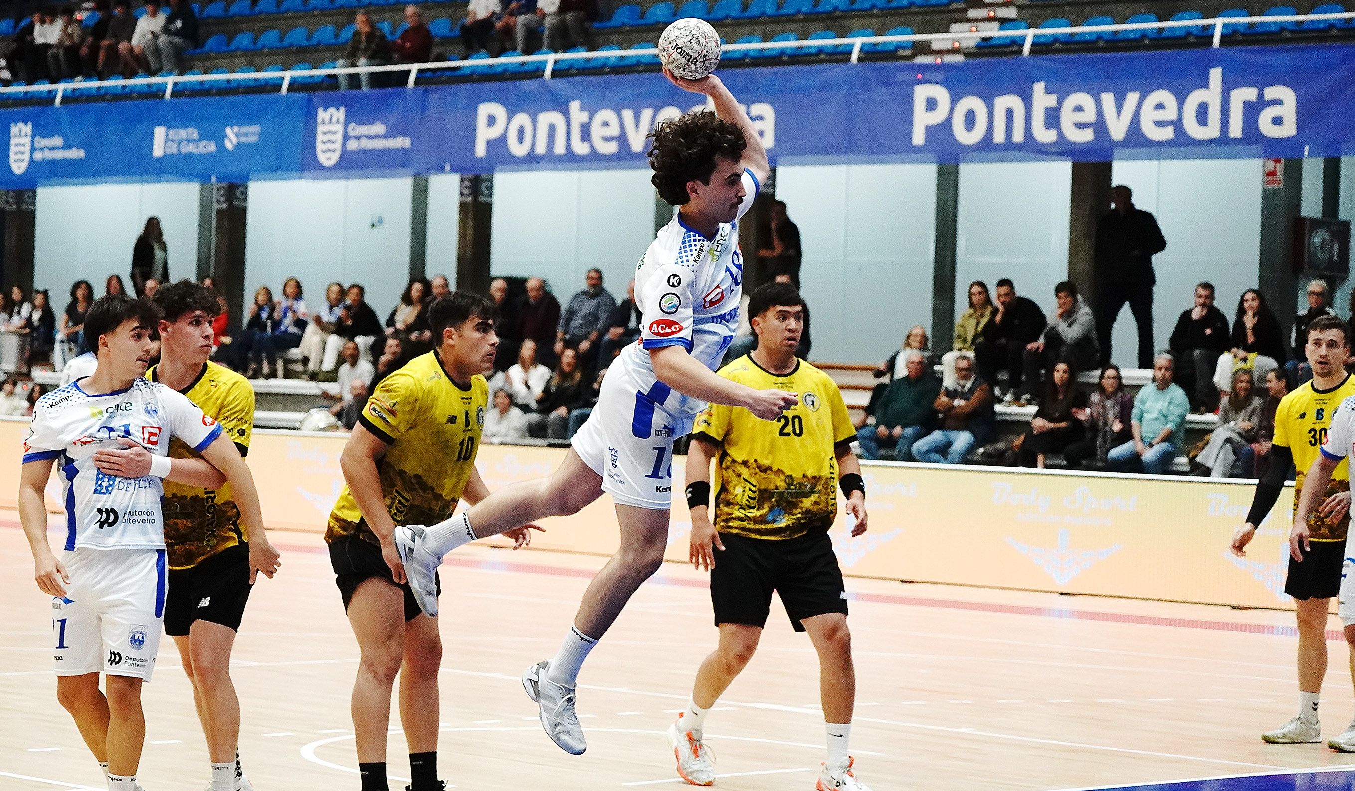 Partido entre Cisne y Club Balonmano Soria en el Municipal Partido entre Cisne y Club Balonmano Soria en el Municipal