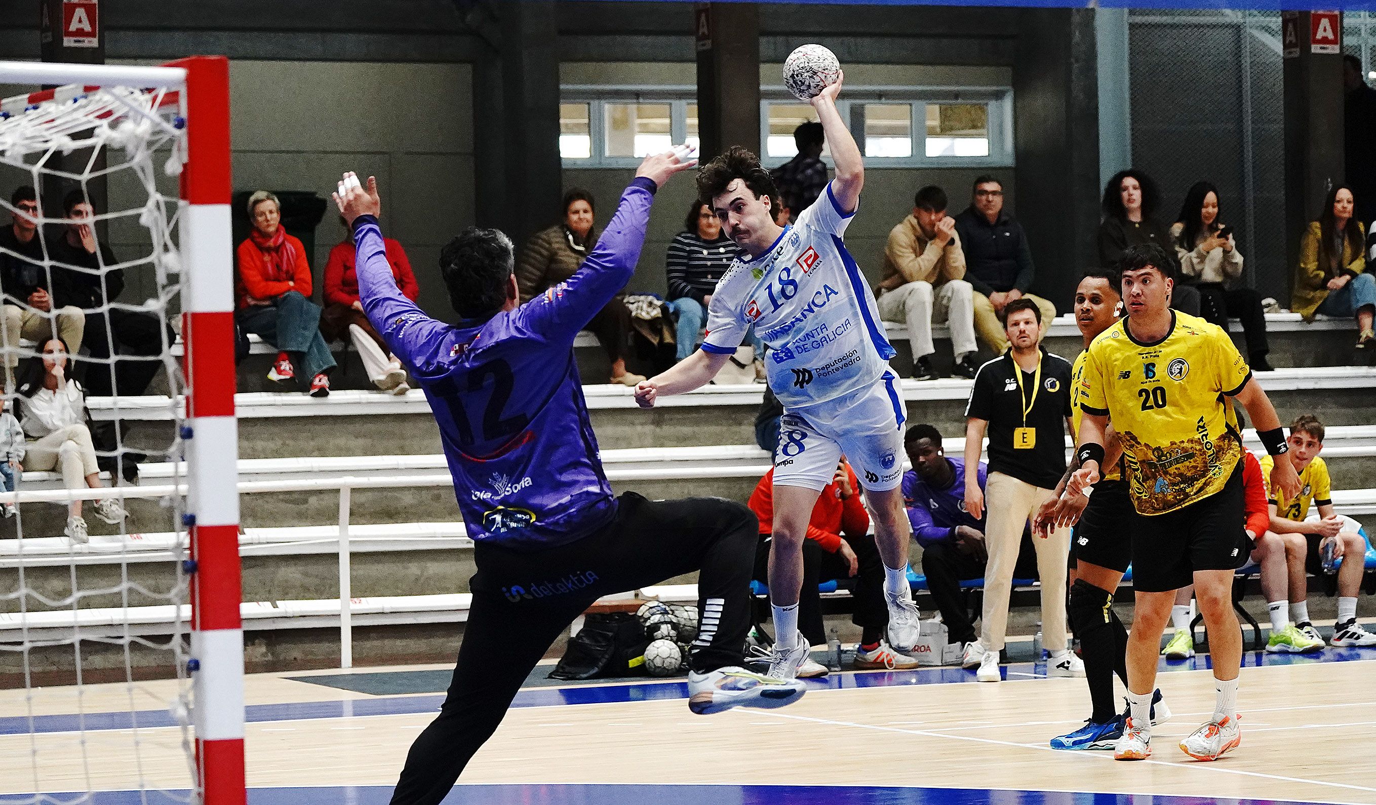 Partido entre Cisne y Club Balonmano Soria en el Municipal Partido entre Cisne y Club Balonmano Soria en el Municipal
