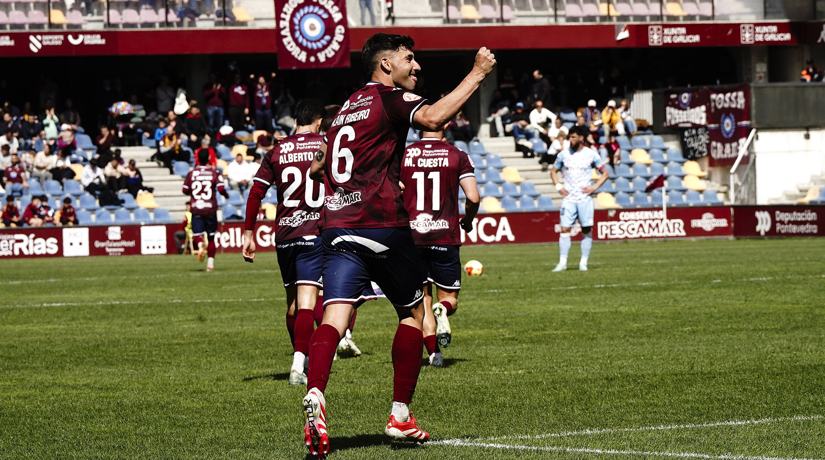 Partido entre Pontevedra CF y SD Ponferradina en Pasarón Partido entre Pontevedra CF y SD Ponferradina en Pasarón