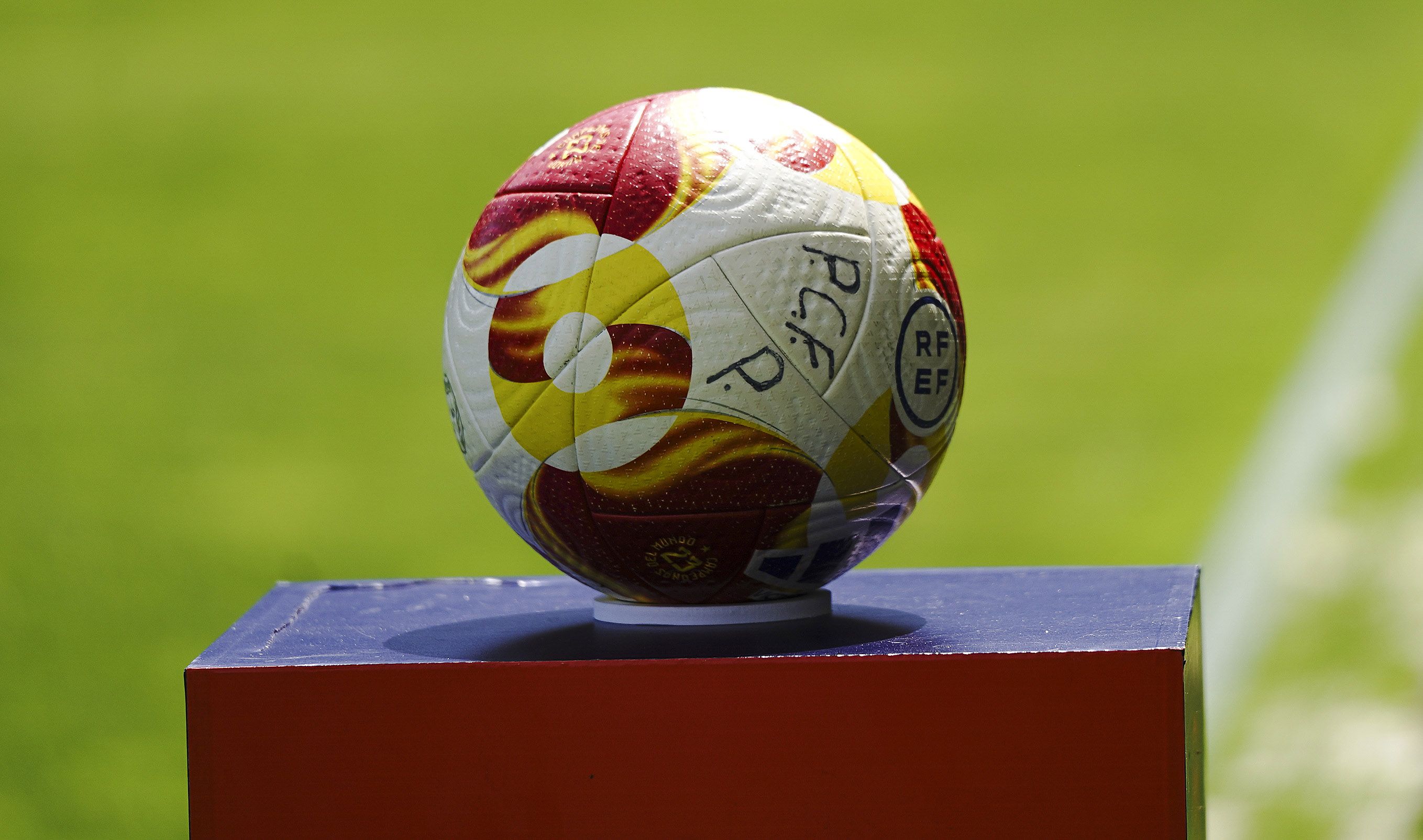 Balón da Primeira RFEF