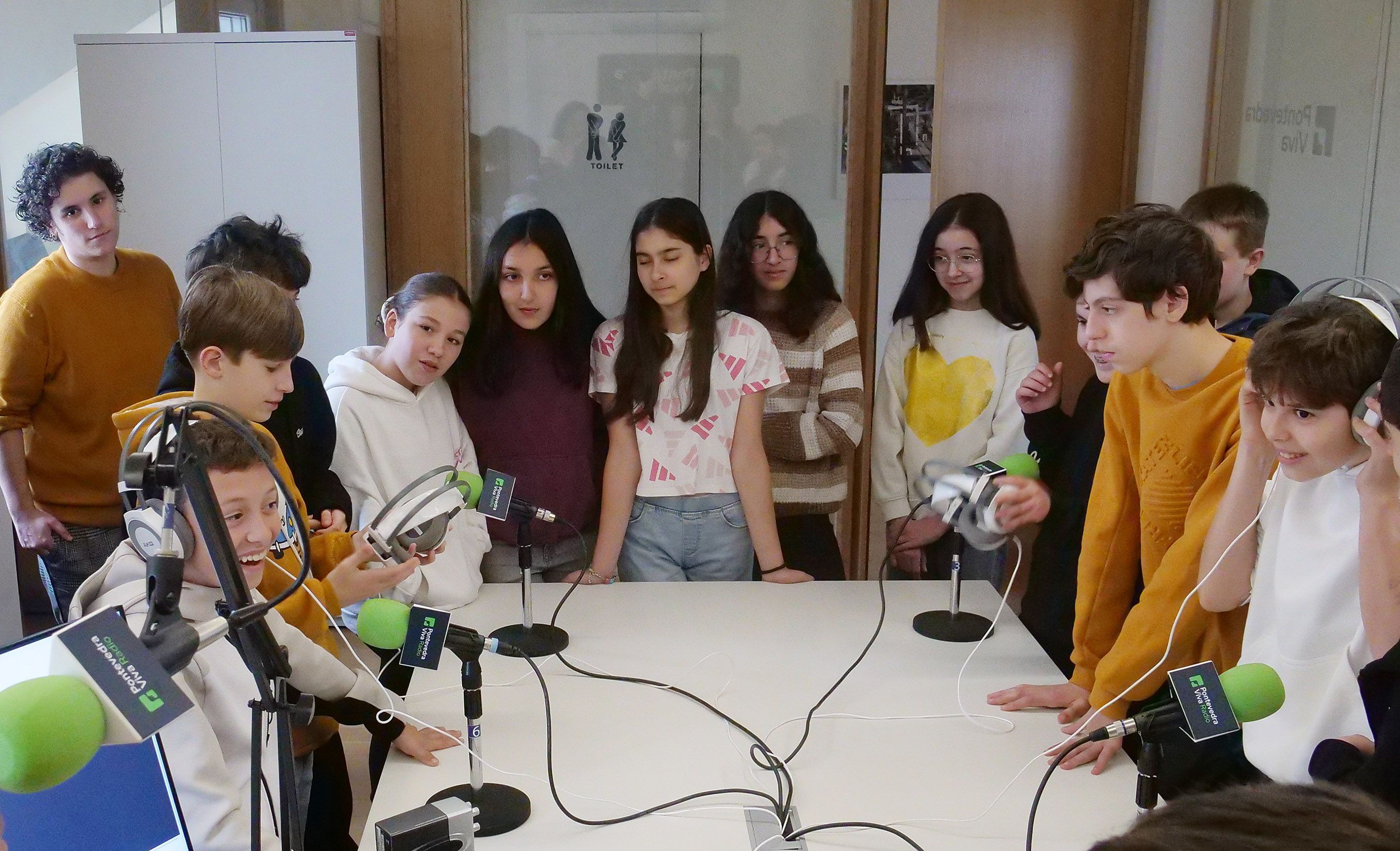 Visita a Pontevedra Viva Radio del IES Torrente Ballester