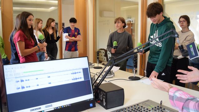Estudantes do clube de lectura do IES Sánchez Cantón de Pontevedra Estudantes do clube de lectura do IES Sánchez Cantón de Pontevedra