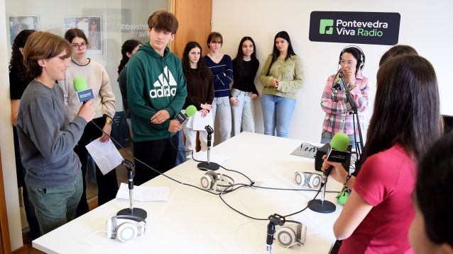 Estudantes do clube de lectura do IES Sánchez Cantón de Pontevedra Estudantes do clube de lectura do IES Sánchez Cantón de Pontevedra