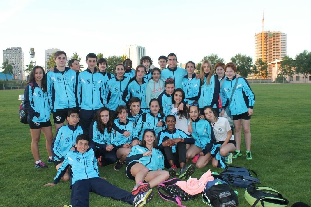 Equipo da Gimnástica no Campionato Galego Cadete de Atletismo