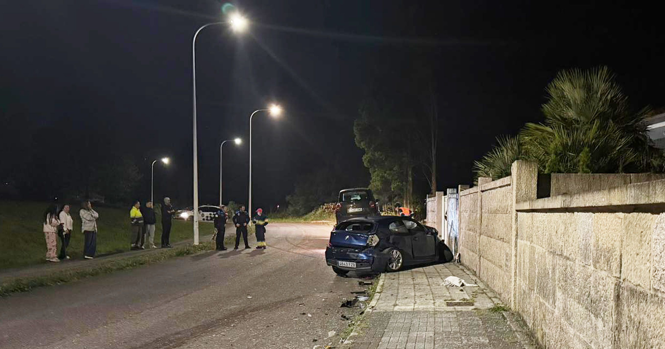El vehículo que salía de la vía en la calle Dinamarca en Monte Porreiro