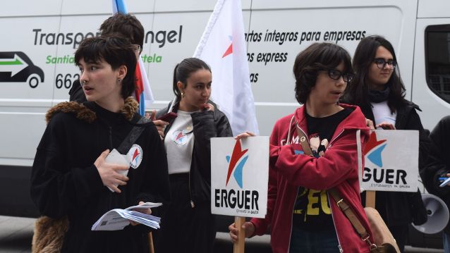 Concentración estudantil en la Plaza de la Peregrina Concentración estudantil en la Plaza de la Peregrina