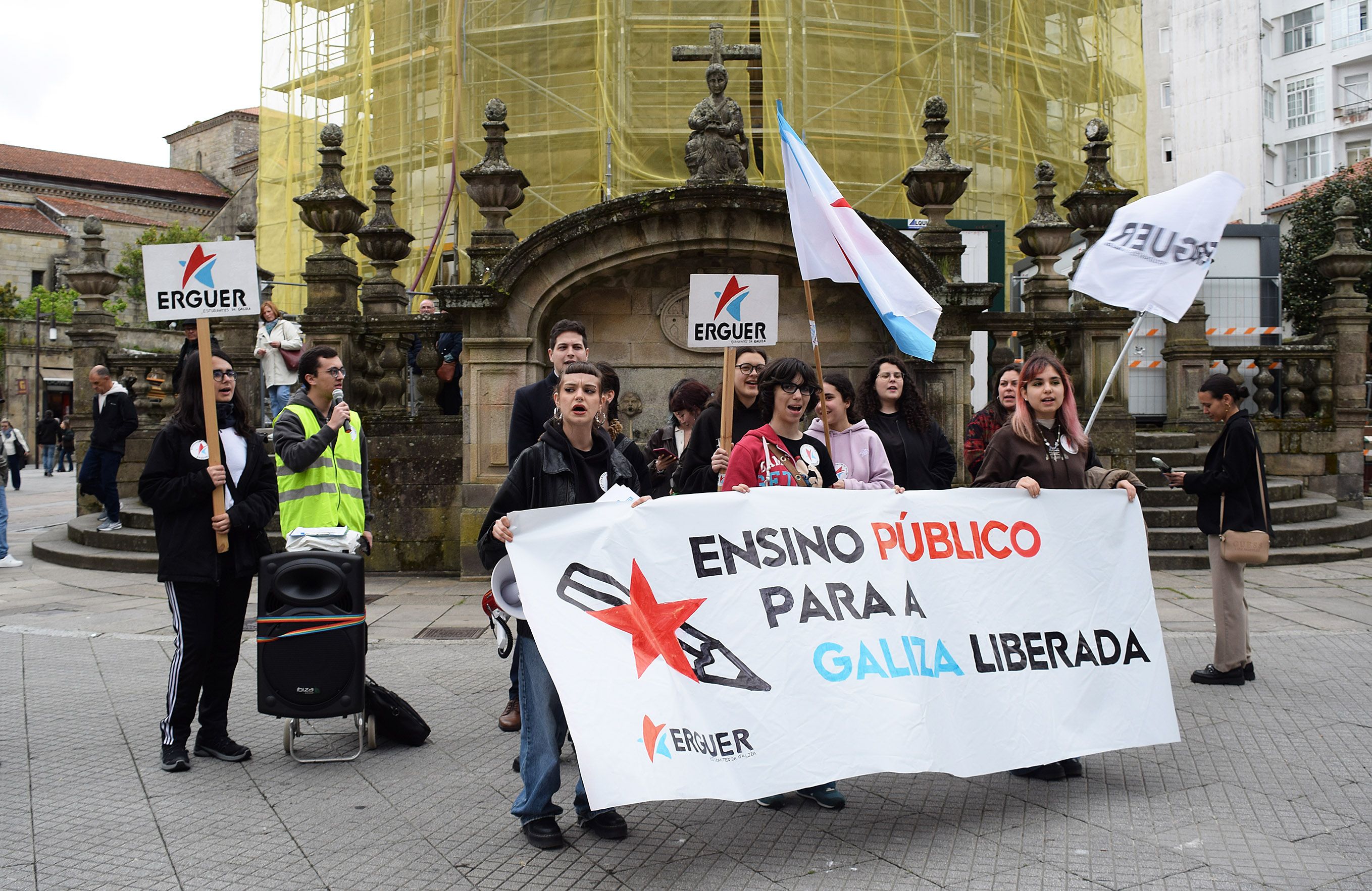Concentración estudantil na Praza da Peregrina