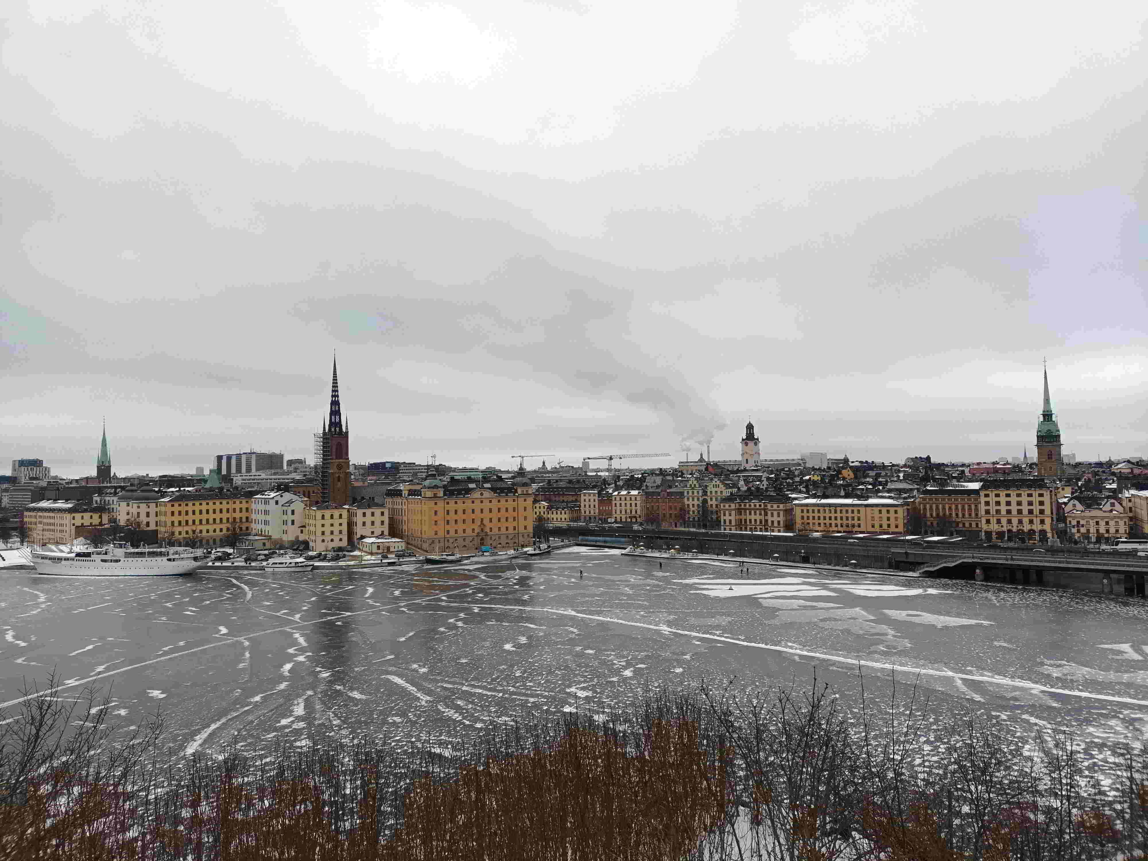 Lago Mälaren e cidade dende os miradoiros de Södermalm