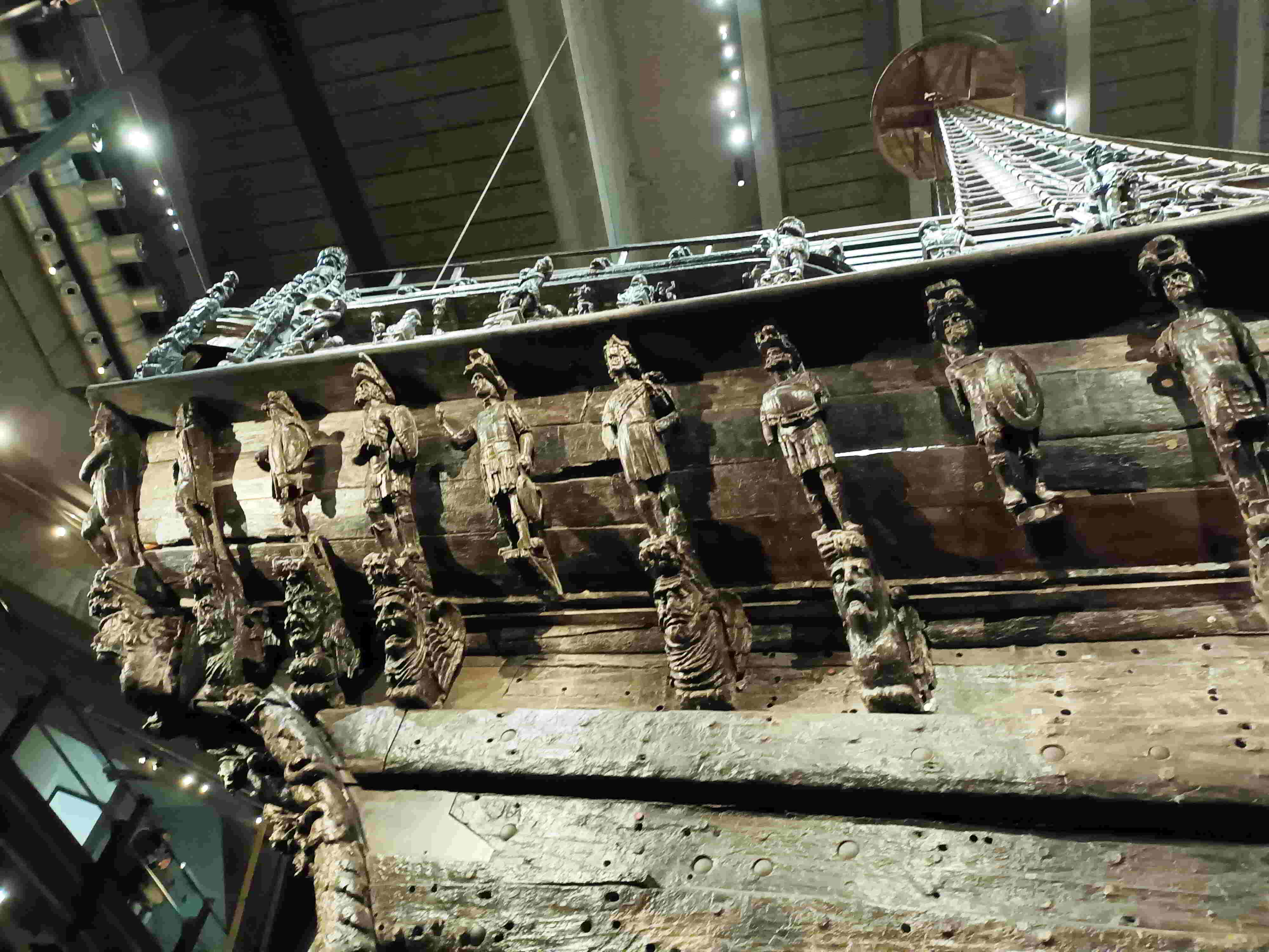O Vasa, esculturas no casco