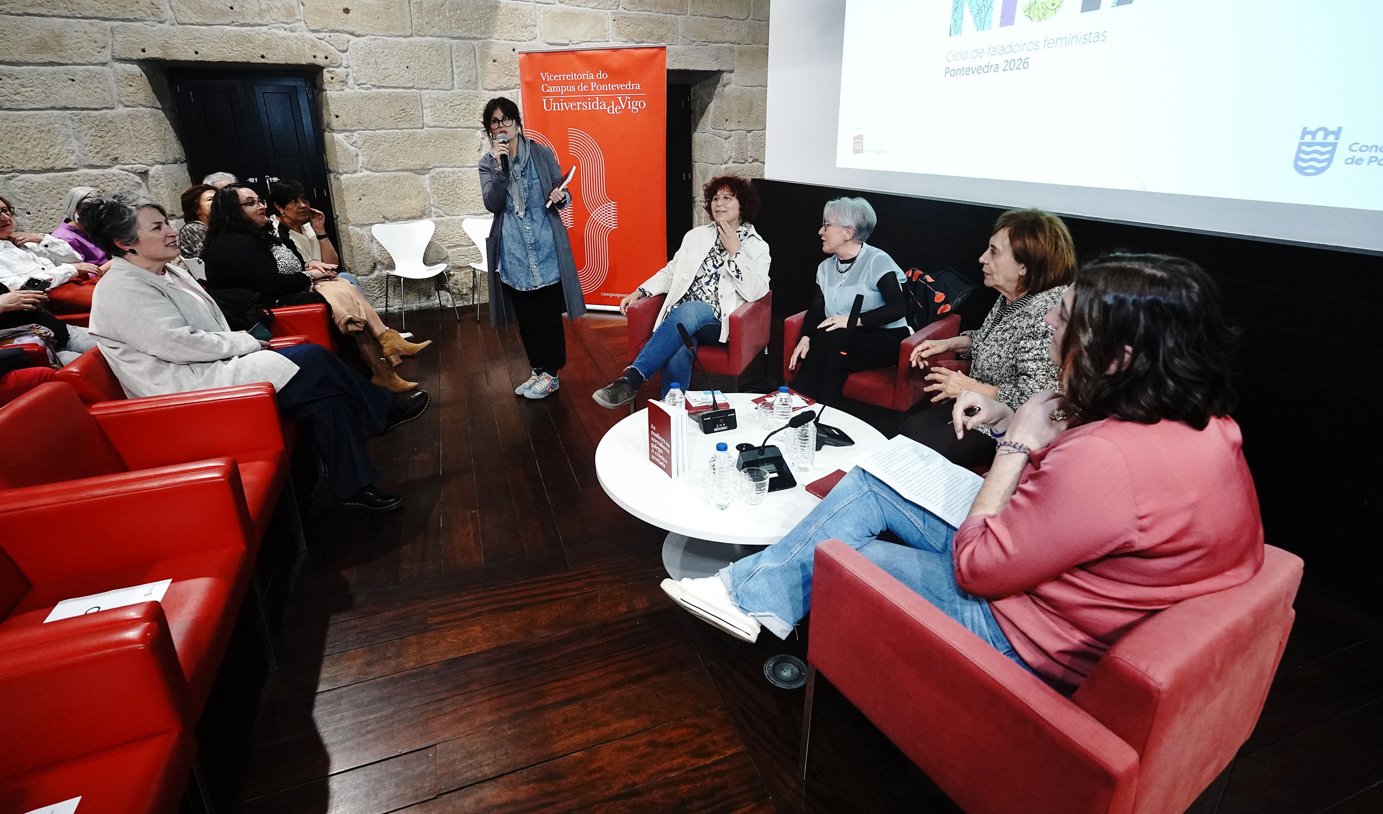 Charla 'Las mujeres en el periodismo gallego: la crónica revelada' Charla 'Las mujeres en el periodismo gallego: la crónica revelada'