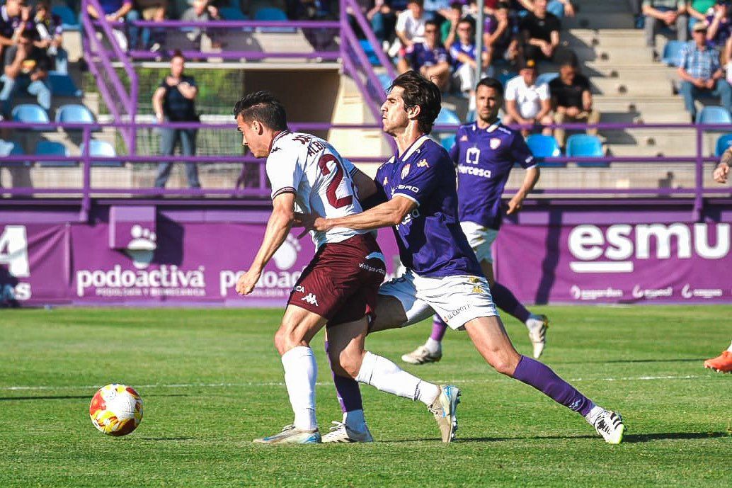 Partido entre el Deportivo Guadalajara y el Pontevedra CF en el Pedro Escartín