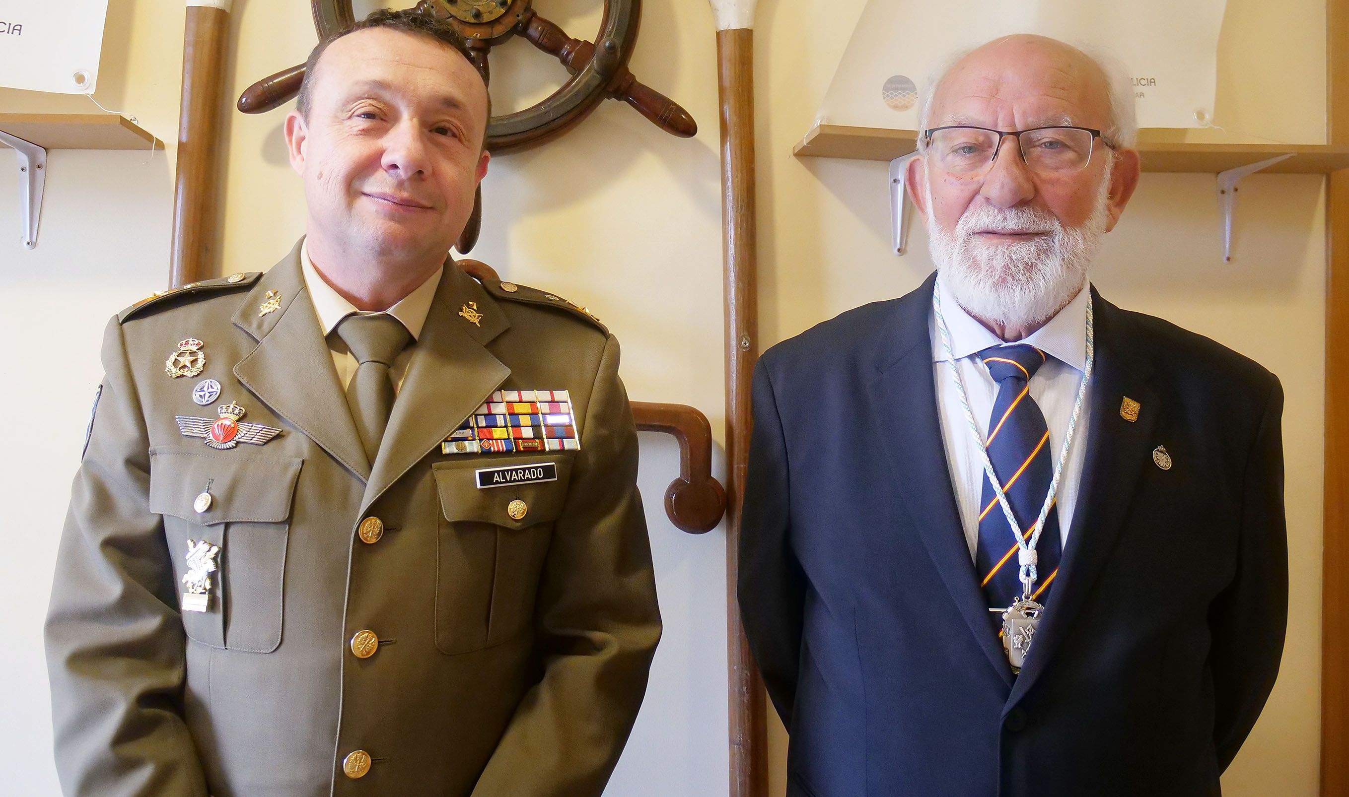 Homenaje del Gremio de Mareantes a Andrés González Alvarado, general jefe de la Brilat Homenaje del Gremio de Mareantes a Andrés González Alvarado, general jefe de la Brilat