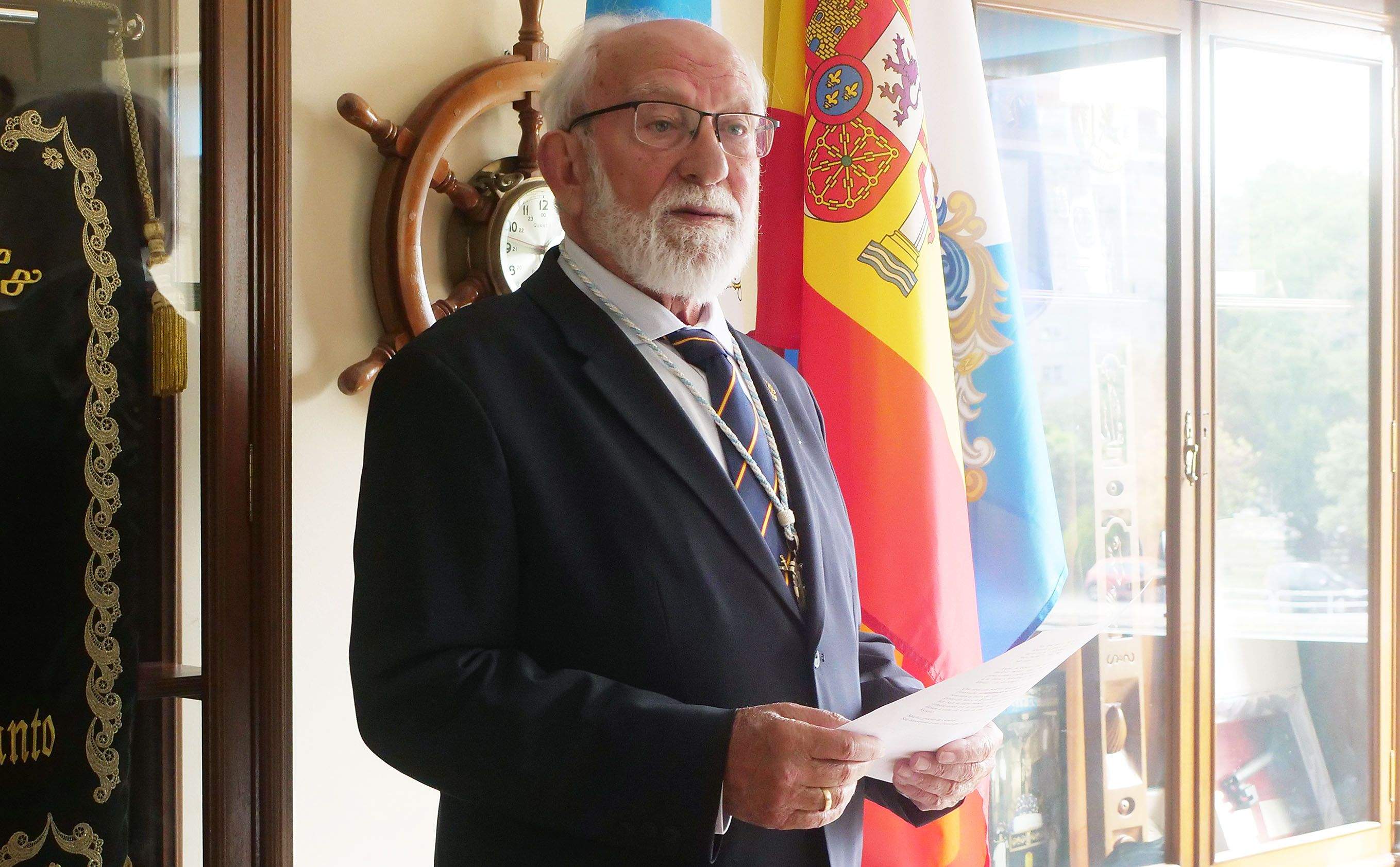 Homenaje del Gremio de Mareantes a Andrés González Alvarado, general jefe de la Brilat Homenaje del Gremio de Mareantes a Andrés González Alvarado, general jefe de la Brilat