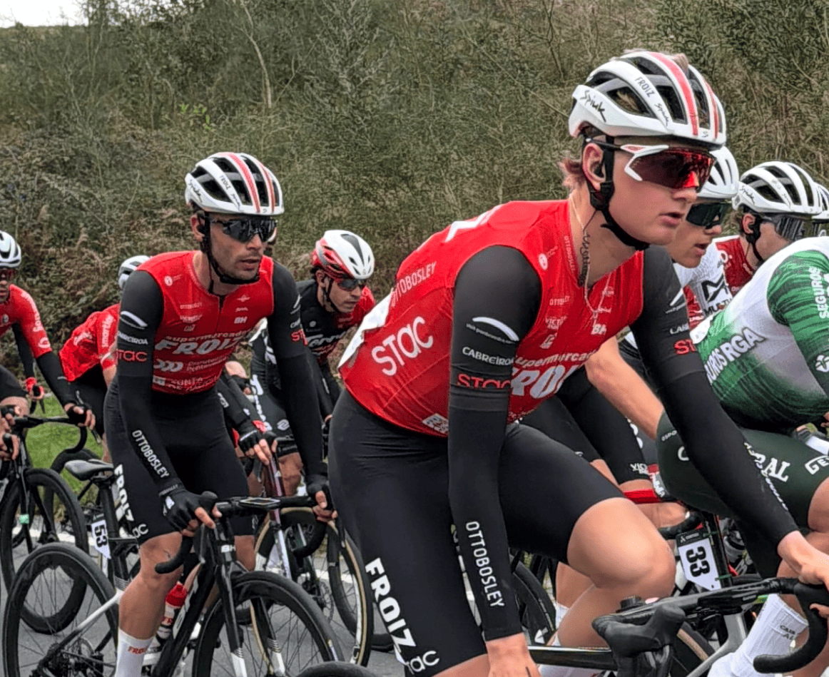 Mika Vijfvinkel y Joel Díaz, ciclistas del Froiz