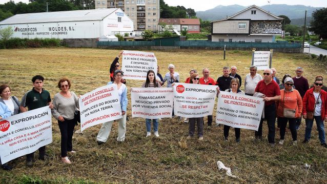 Vecinos de a Parda afectados por el polígono de viviendas que quiere construír a Xunta