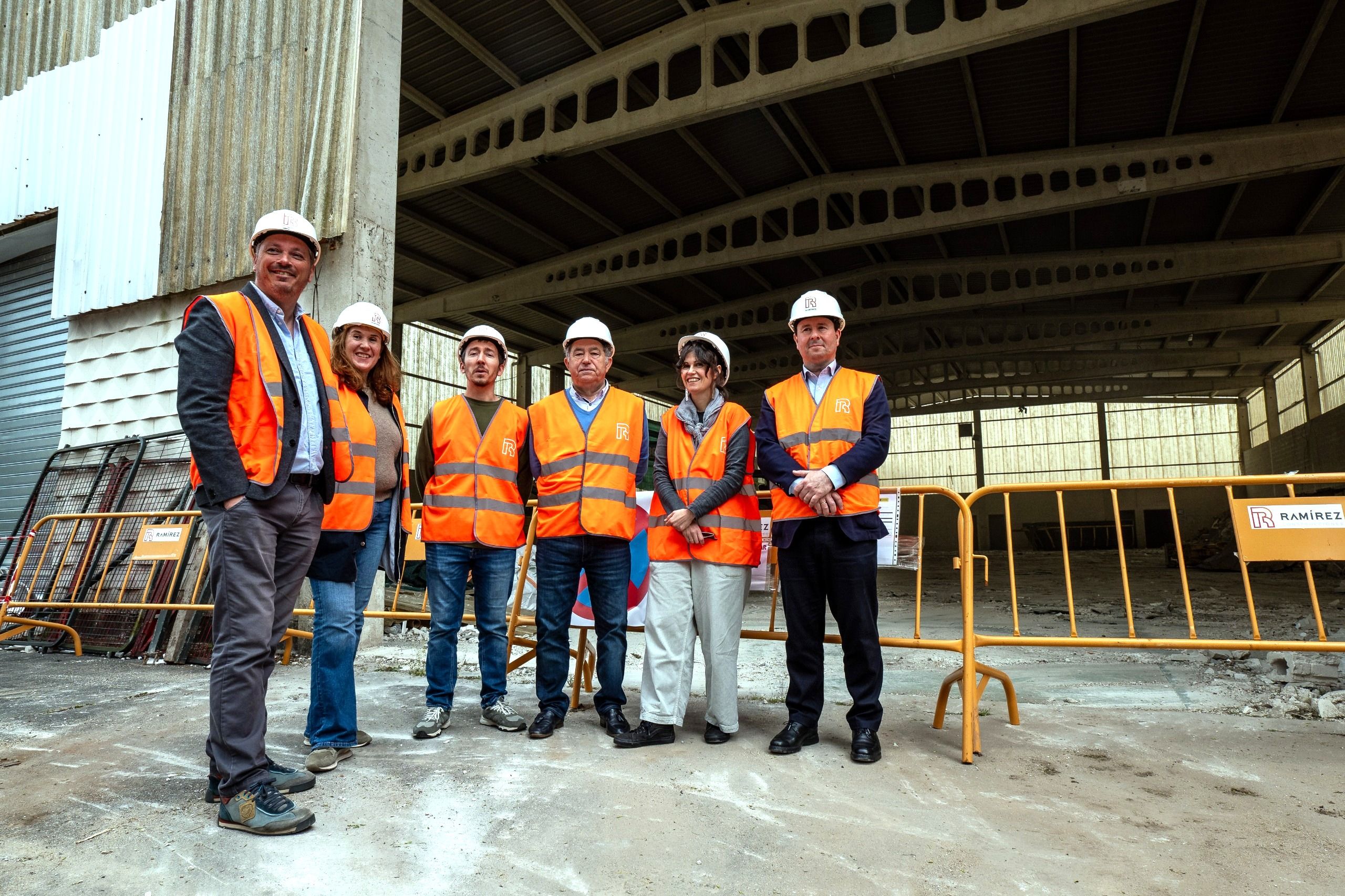 Visita do alcalde de Pontevedra ás obras para demoler o antigo pavillón de Monte Porreiro