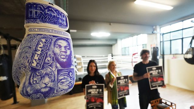 Puja solidaria 'Lienzos de 12 onzas'