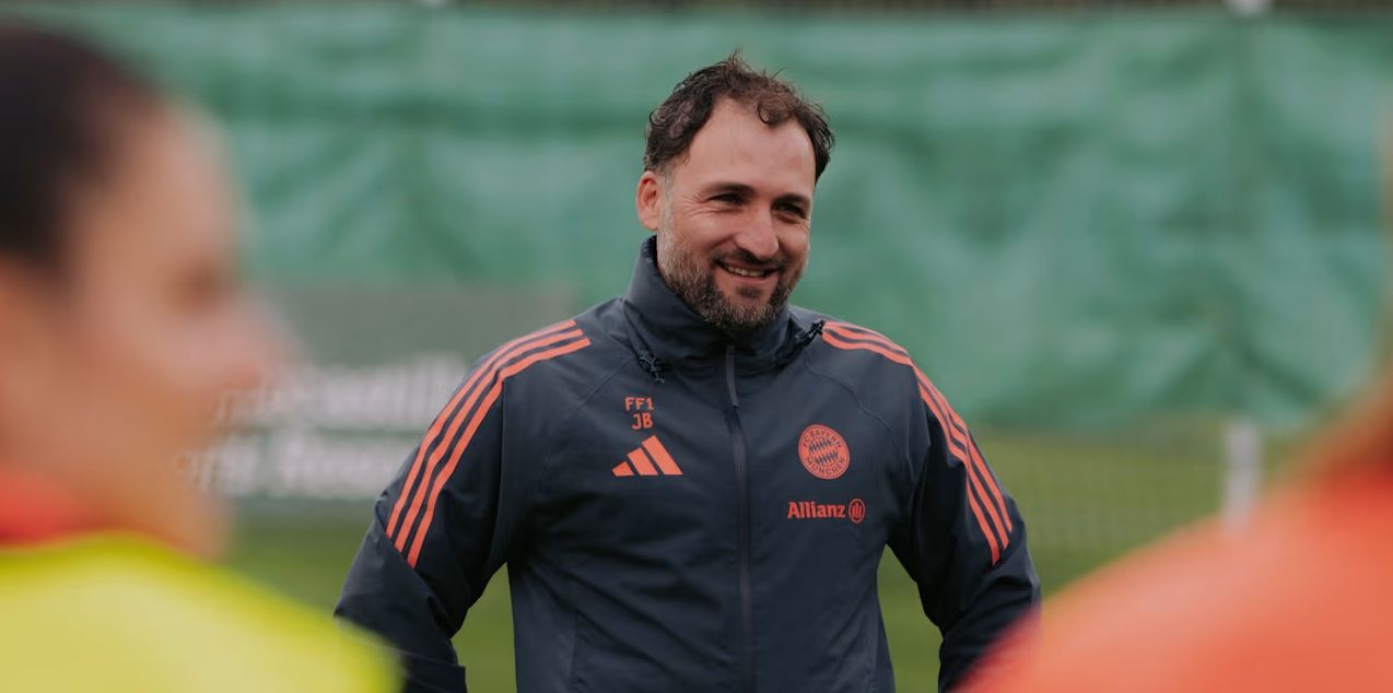 José Barcala durante un adestramento do Bayern