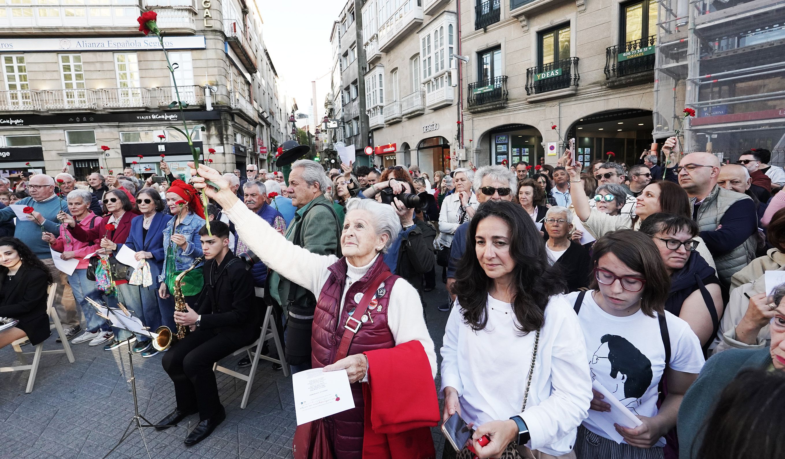 Multitudinaria cantata de 'Grândola Vila Morena'