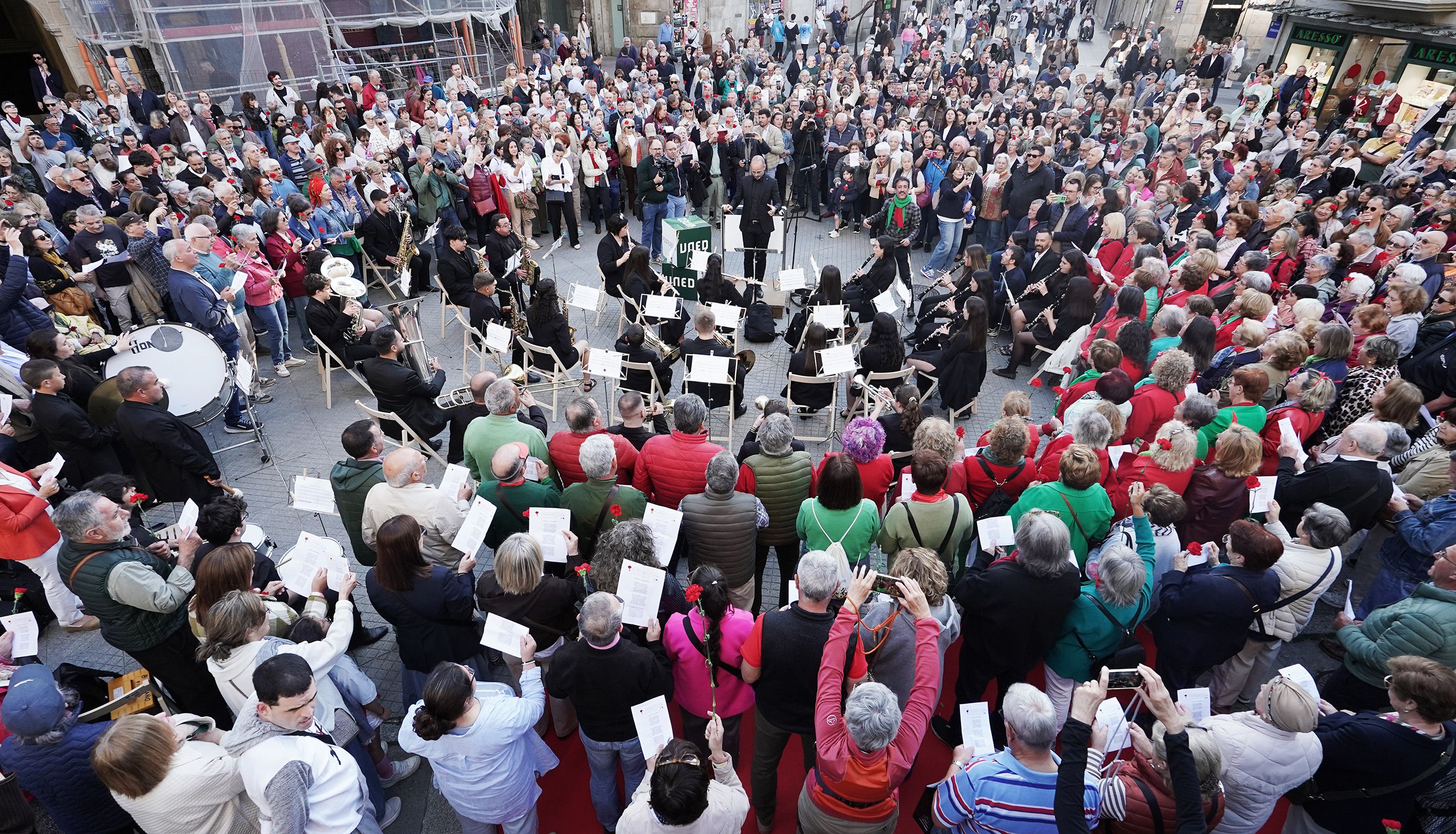 Multitudinaria cantata de 'Grândola Vila Morena'